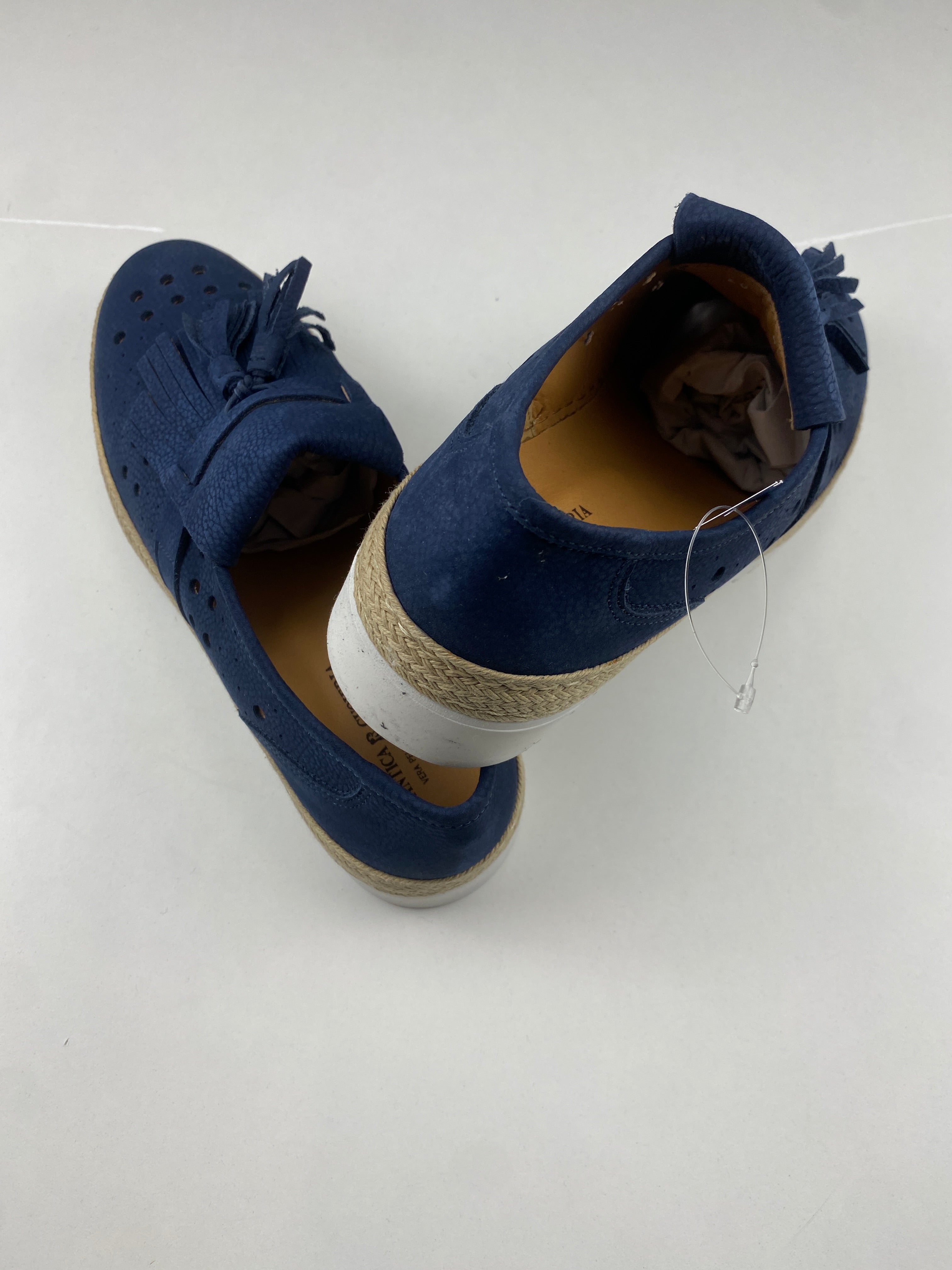 Antica Cuoieria scarpa blu — dettaglio fori — IlBotteghino