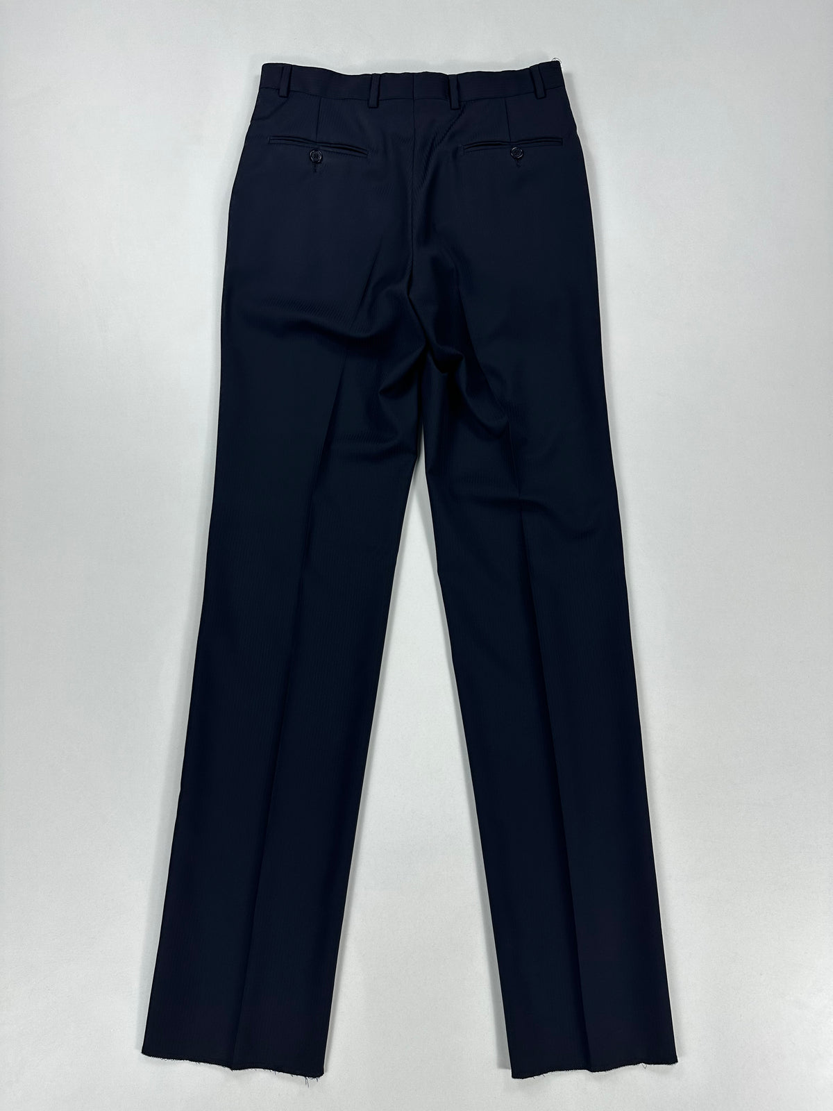 Pantalone Aquascutum blu notte steso per intero, lunghezza totale 119 cm