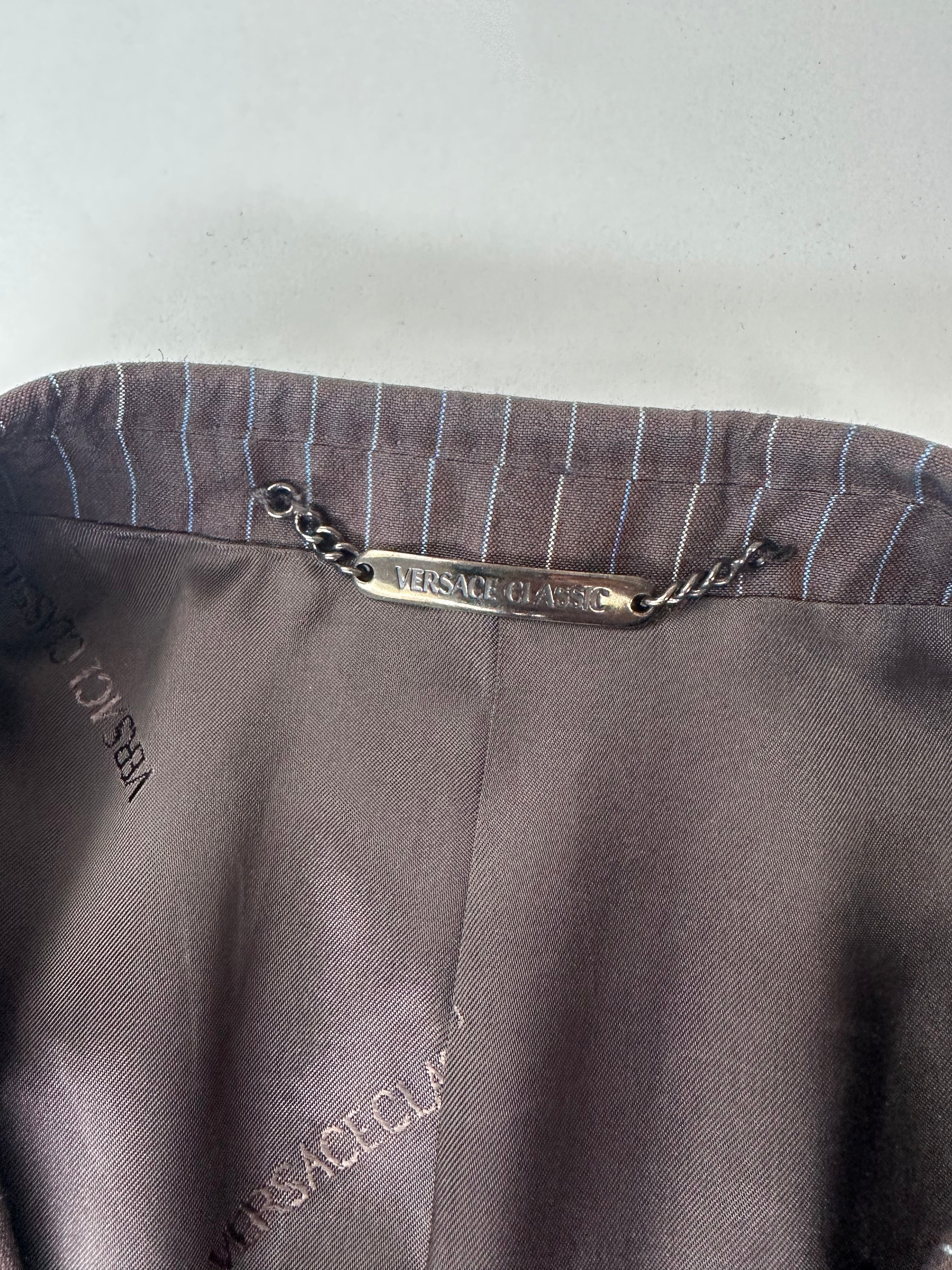 Abito Versace Classic marrone gessato, dettaglio revers classici