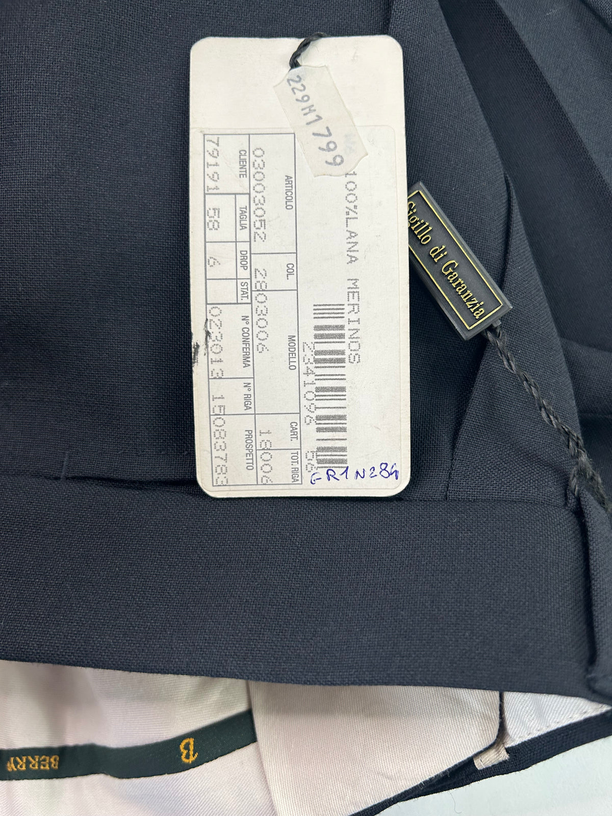 Berry pantalone nero — dettaglio tasca — IlBotteghino