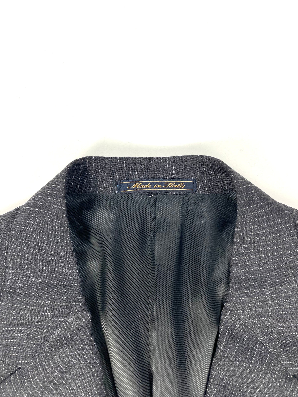 Interno del collo con etichetta Made in Italy della giacca Garrett's