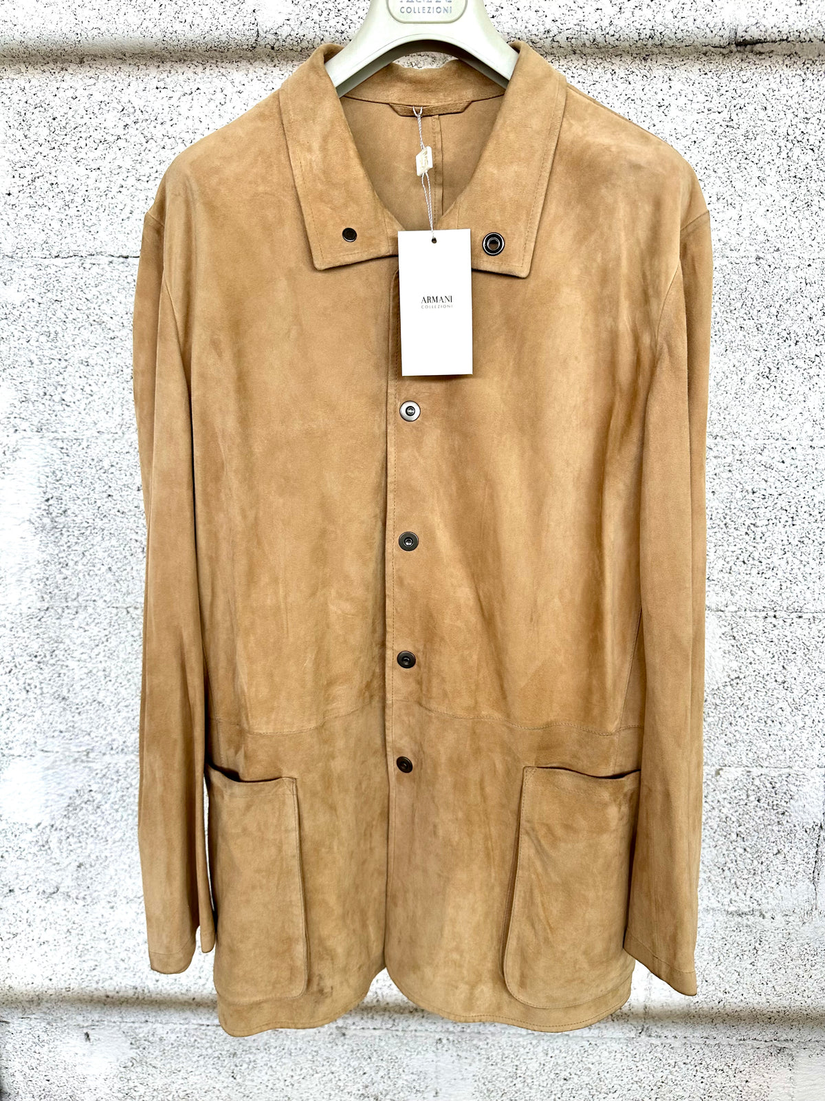 Giacca Armani Collezioni pelle scamosciata, dettaglio texture del camoscio