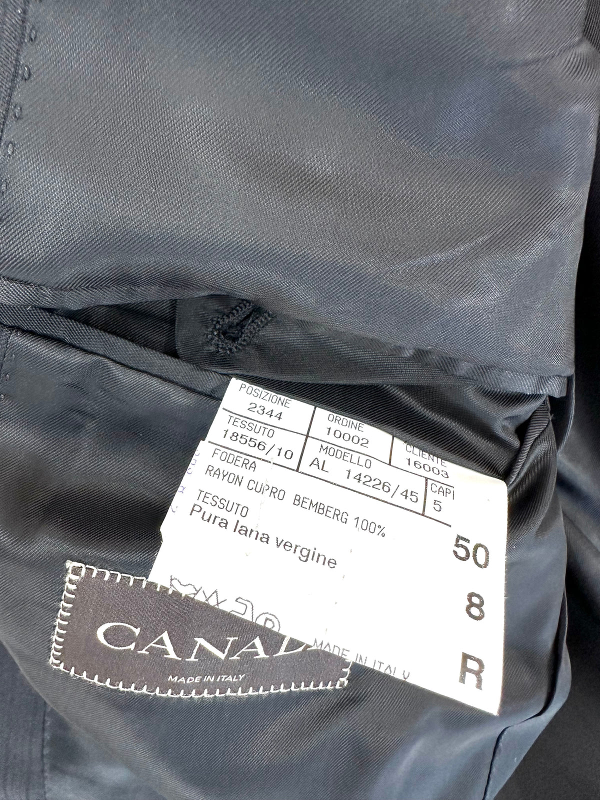 Etichetta interna Canali cucita sulla fodera: pura lana vergine, rayon cupro Bemberg, taglia 50 drop 8 R