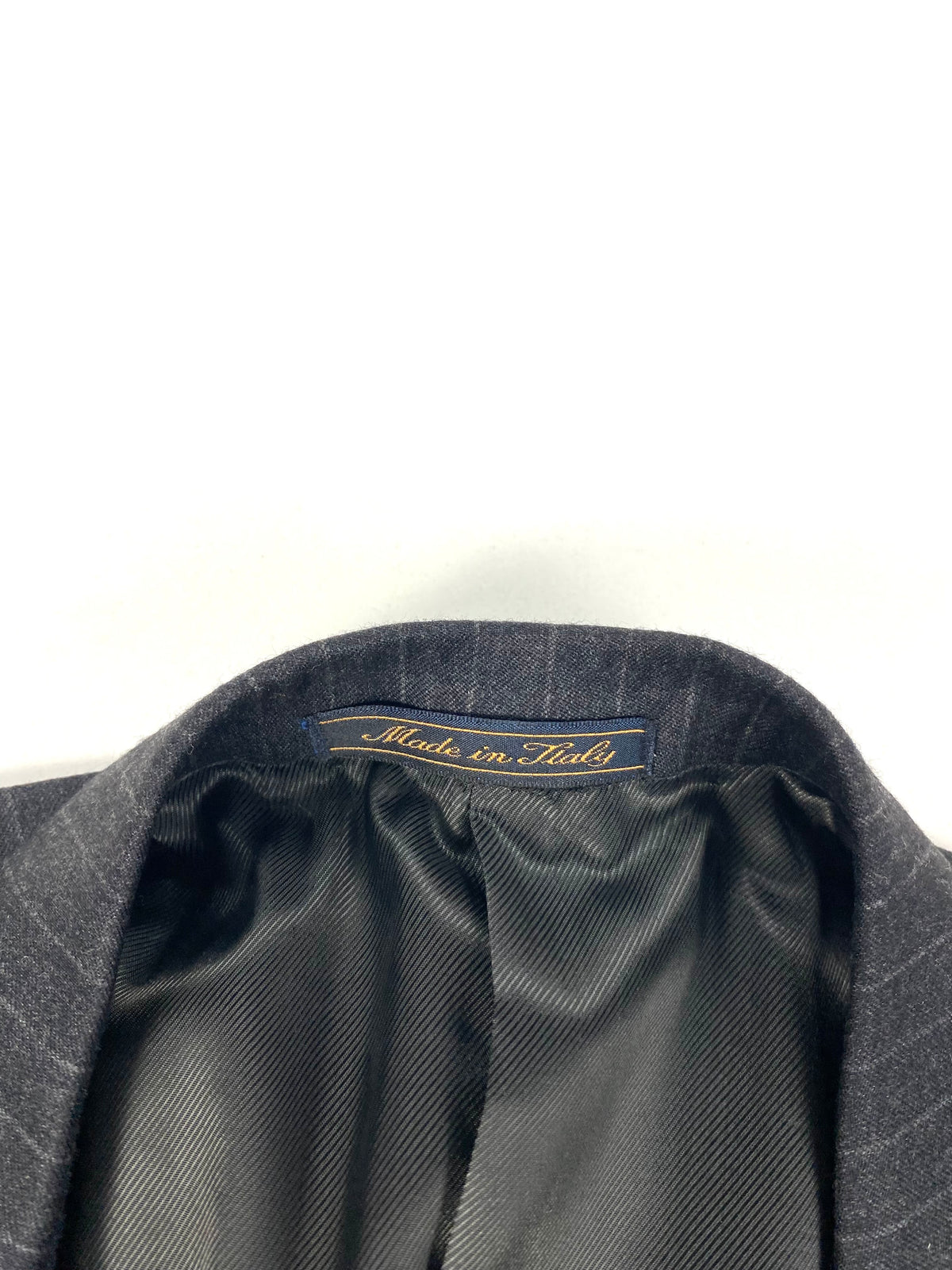 Interno del collo con etichetta Made in Italy della giacca Garrett's