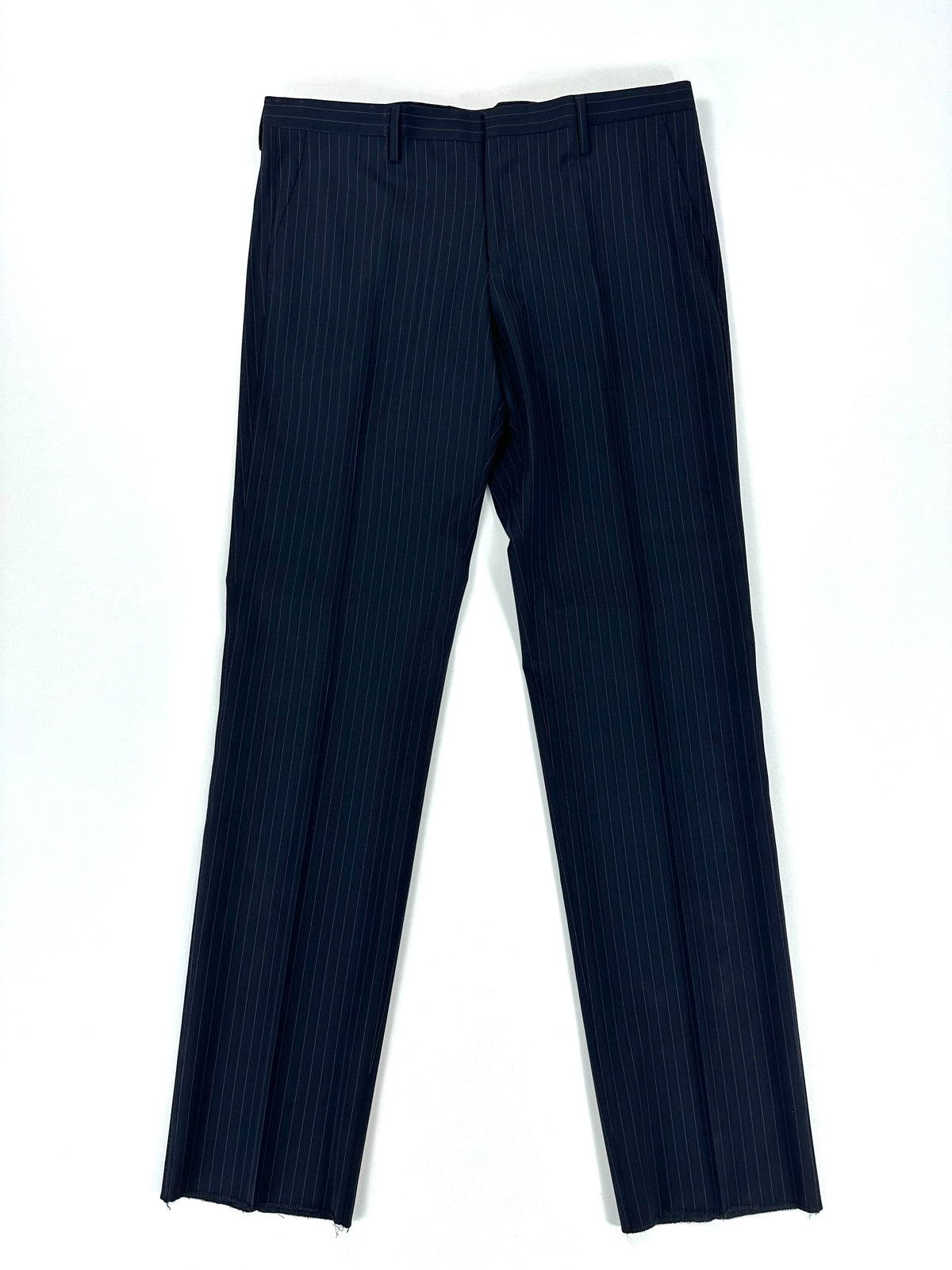 Pantalone del completo John Richmond visto di fronte, intero, con piega stirata