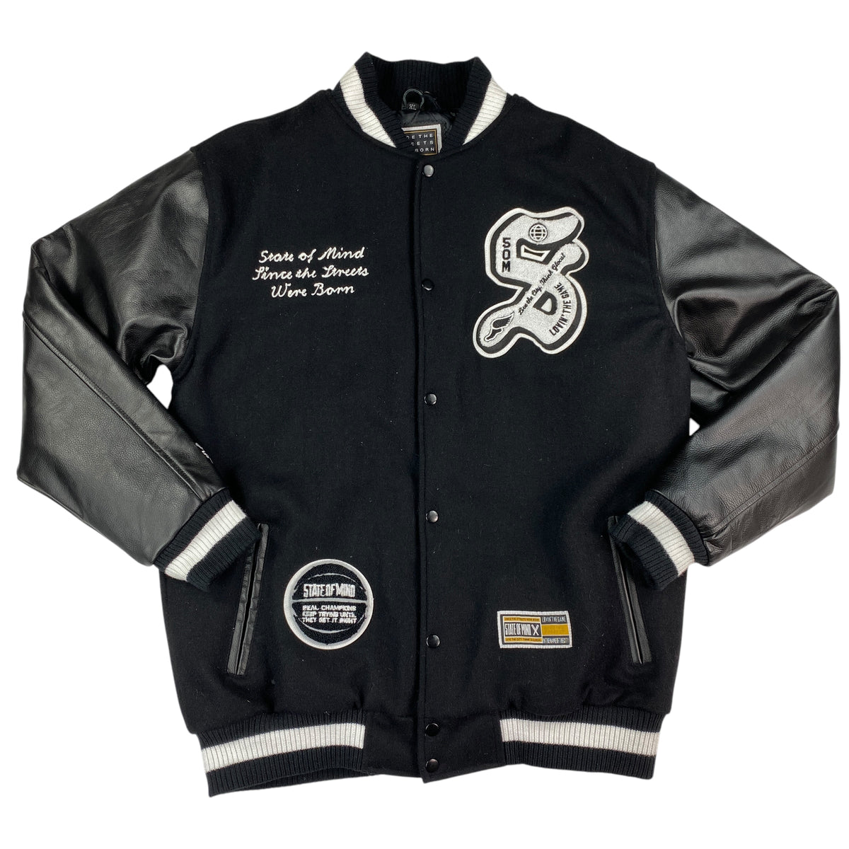 Giacca varsity 5tate of Mind Wool Leather nera vista di fronte, con maniche in pelle, macro lettera S e scritta ricamata sul petto, costine a righe