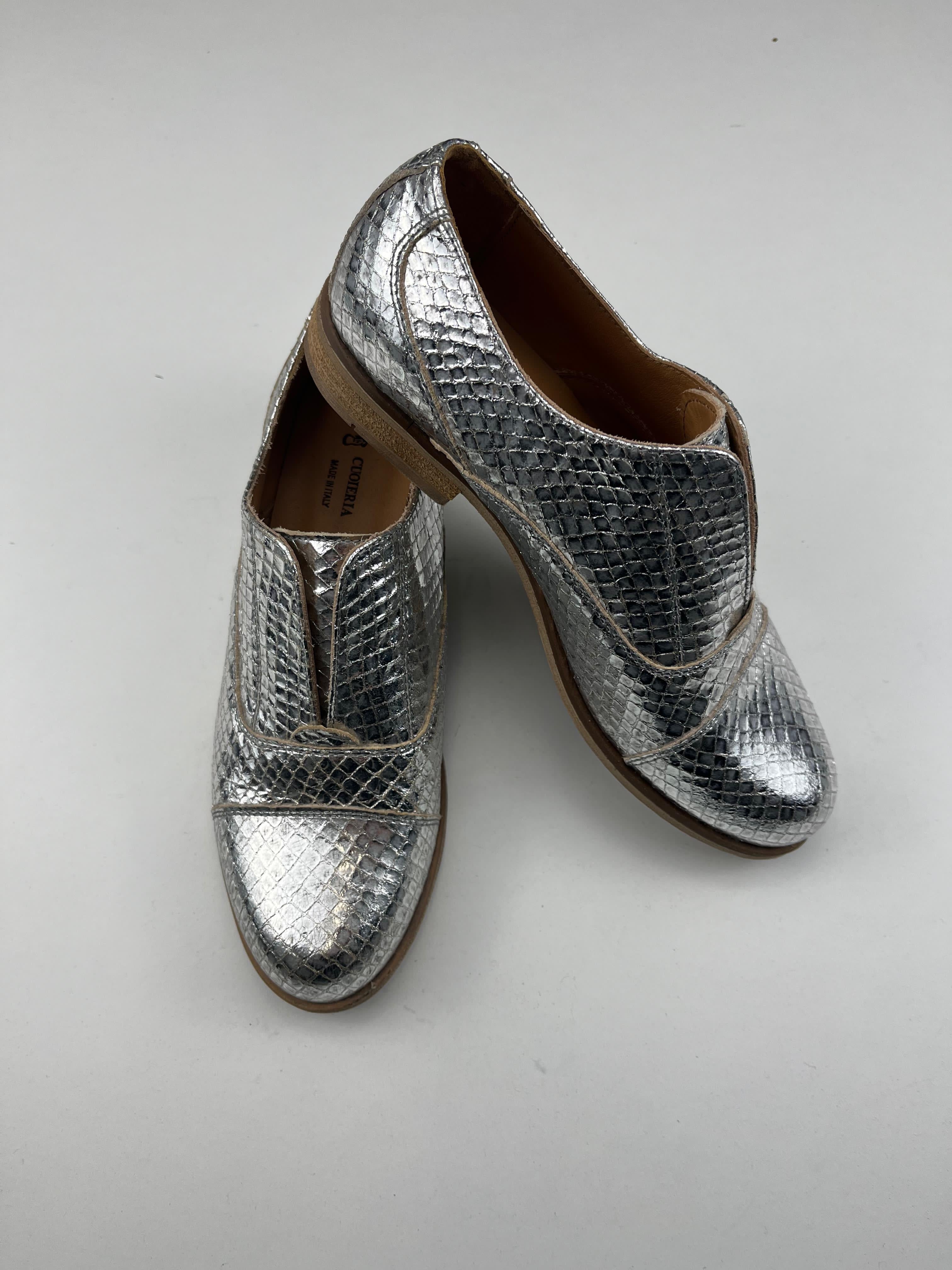 Scarpa bassa Antica Cuoieria argentata, taglie EU 36, 37 e 39 — IlBotteghino