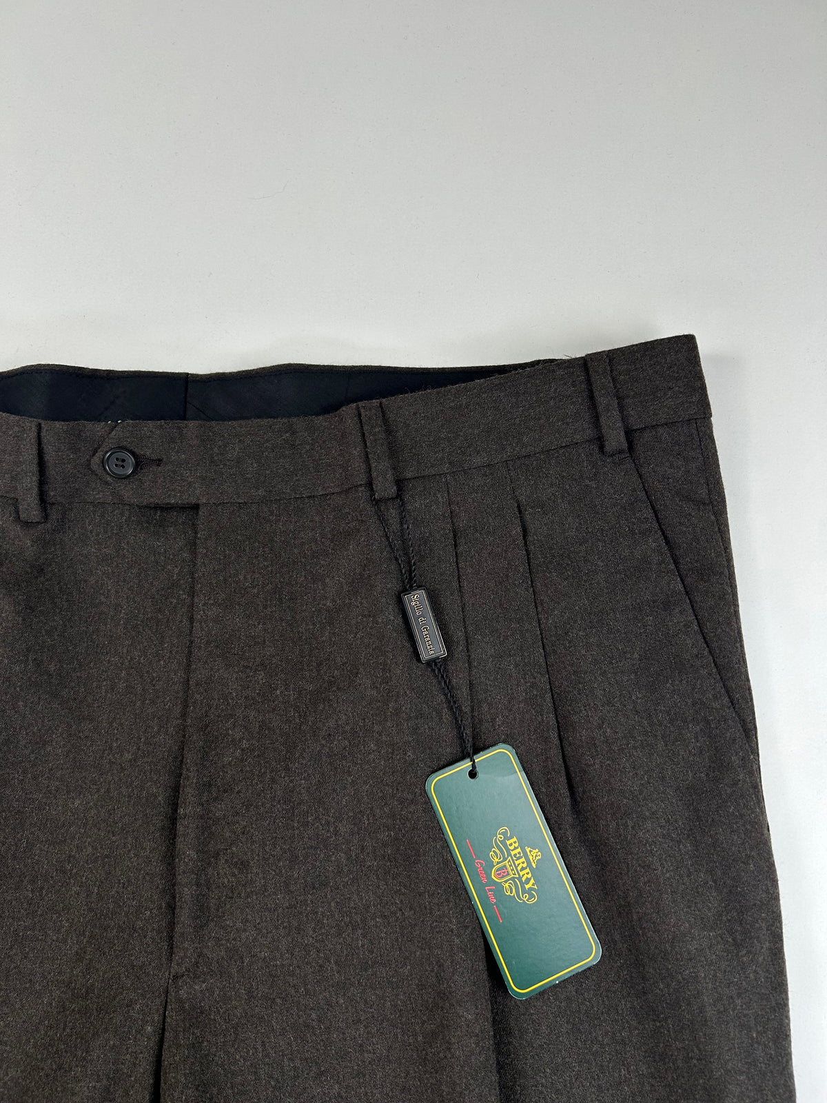 Berry pantalone marrone — dettaglio tessuto — IlBotteghino