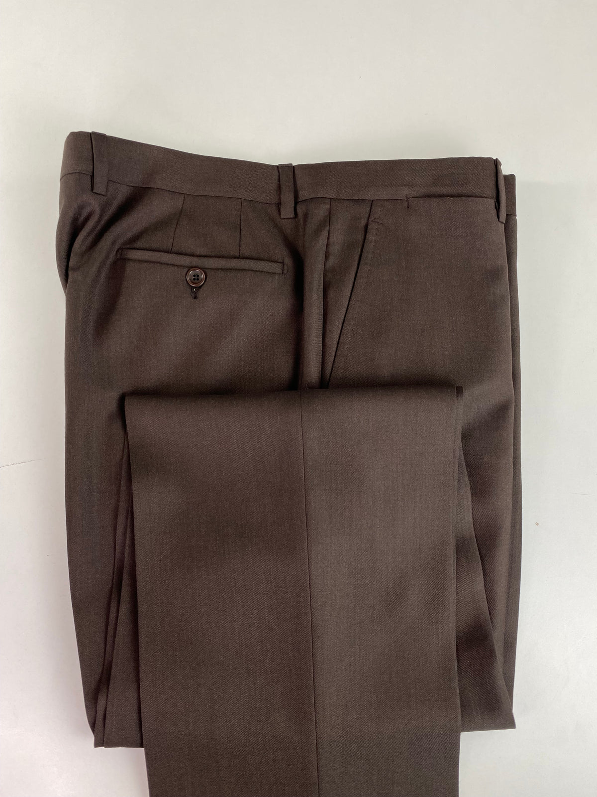 Pantalone Garrett's marrone, dettaglio vita e tasca posteriore