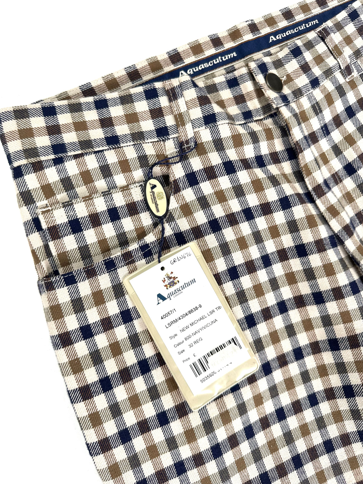 Cartellino originale Aquascutum: modello New Michael LSR, colore 800 Navy/Vicuna, taglia 32 REG