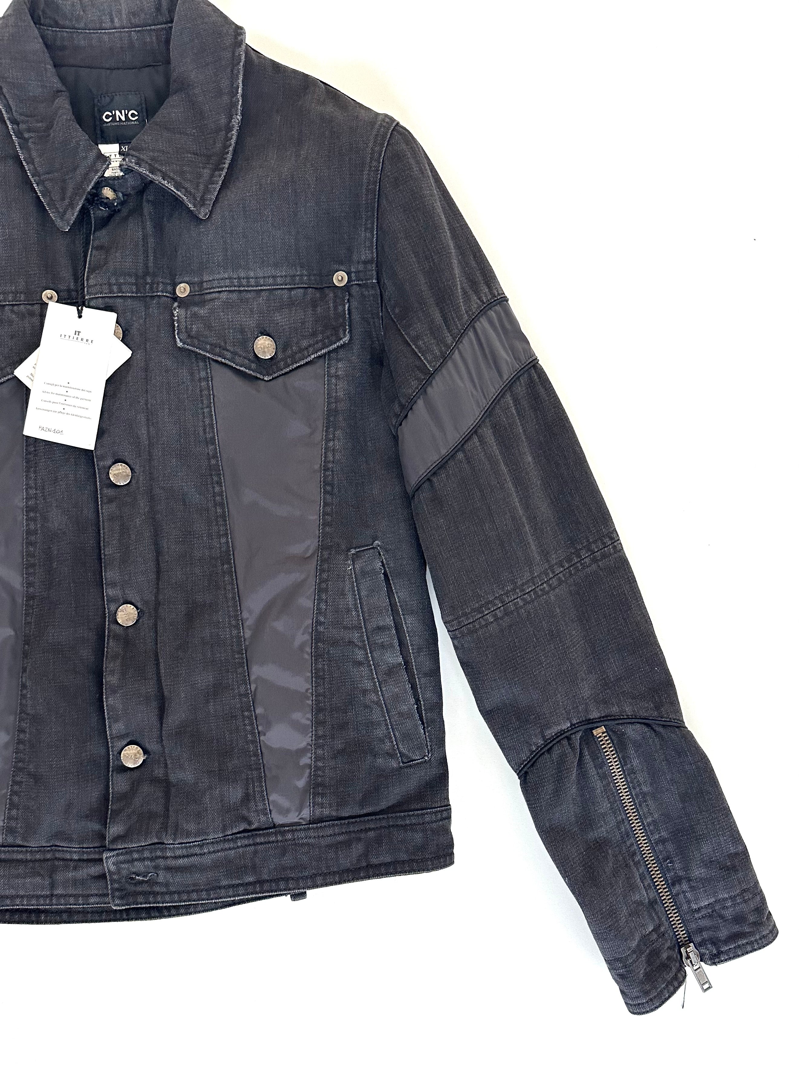 Dettaglio bottoni a pressione e pannello in nylon, giacca C'N'C Costume National