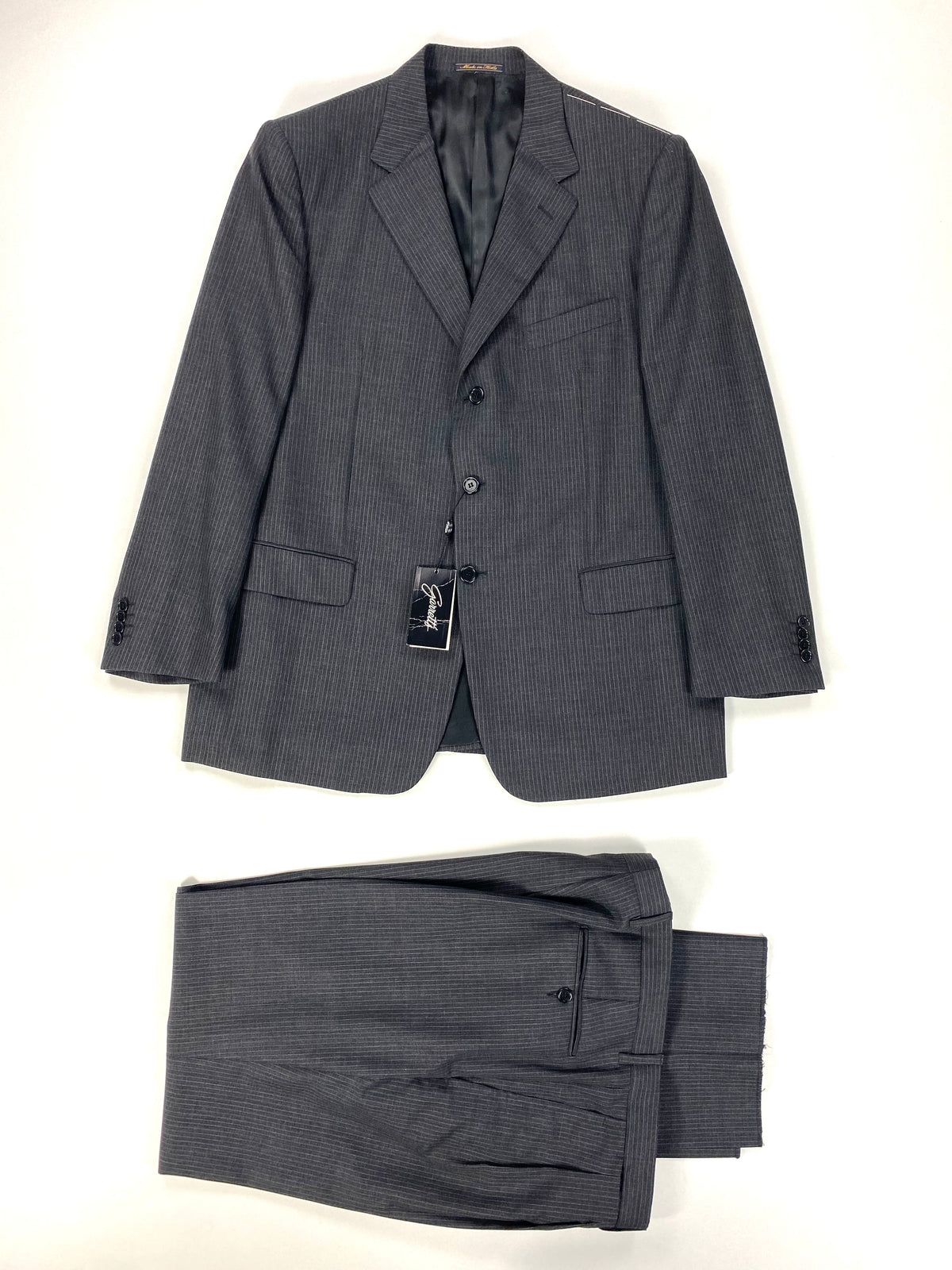 Completo Garrett's grigio antracite a gessato stretto: giacca e pantalone con cartellino