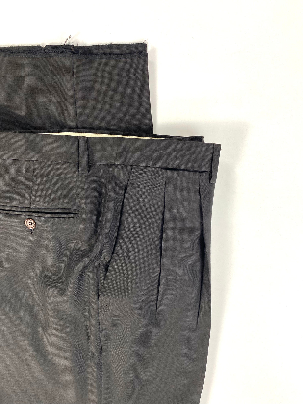 Parte alta del pantalone Garrett's con pince e tasca posteriore a filetto con bottone