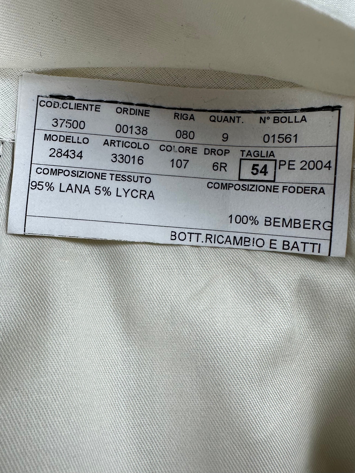 Etichetta Confort Stretch e scheda di commessa: 95% lana 5% lycra, modello 28434, taglia 54 drop 6R, PE 2004