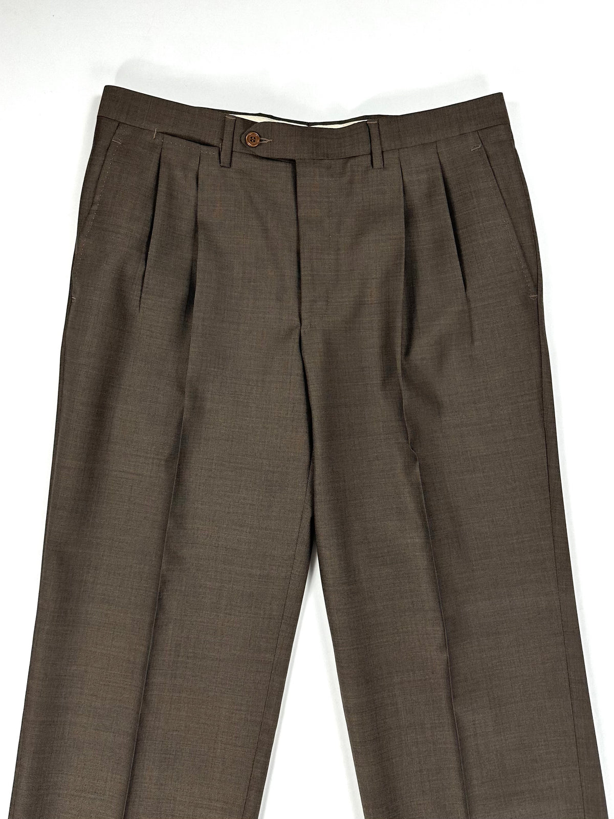 Parte alta del pantalone Garrett's con le pince e la piega centrale