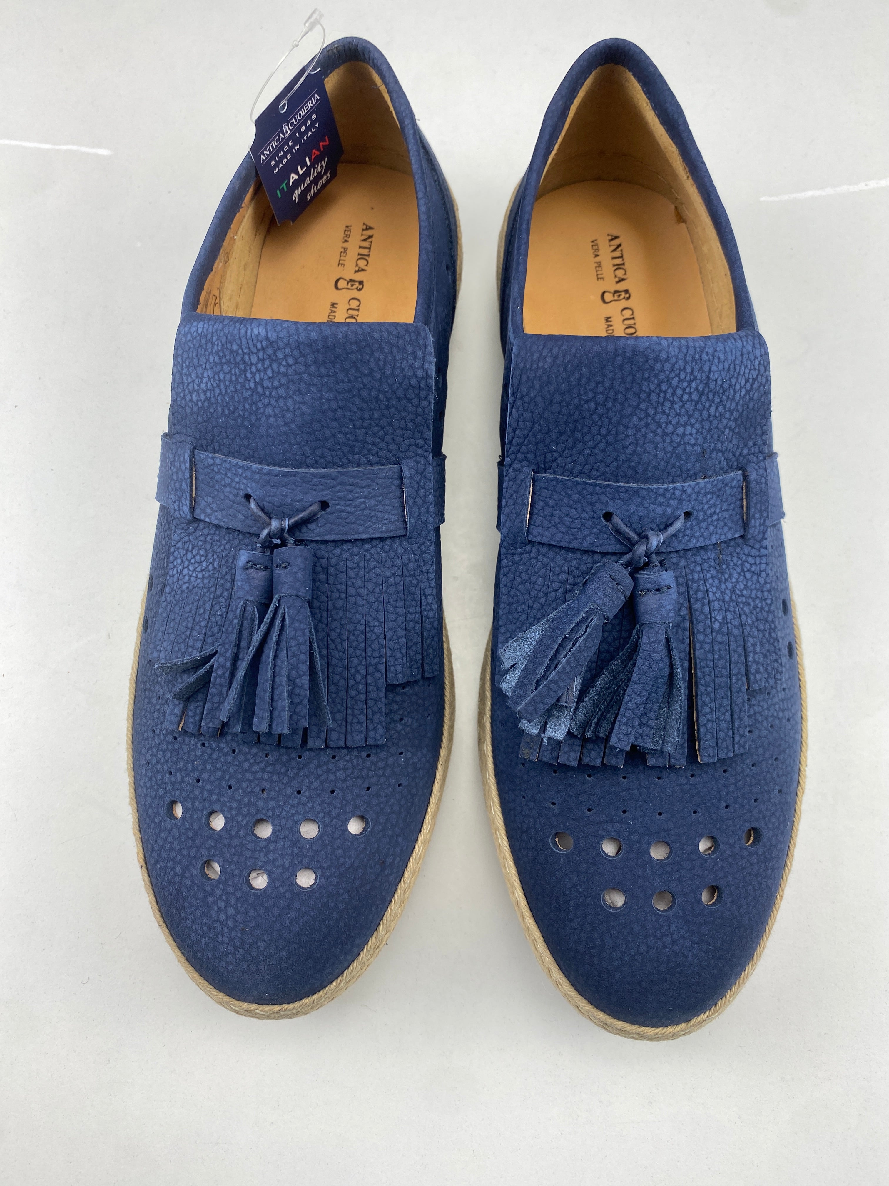 Scarpa Antica Cuoieria in pelle traforata blu, taglie EU 36-41 — IlBotteghino