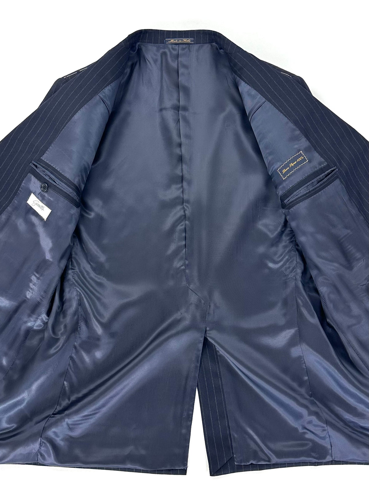 Interno della giacca Garrett's: fodera 100% Bemberg blu e tasche interne