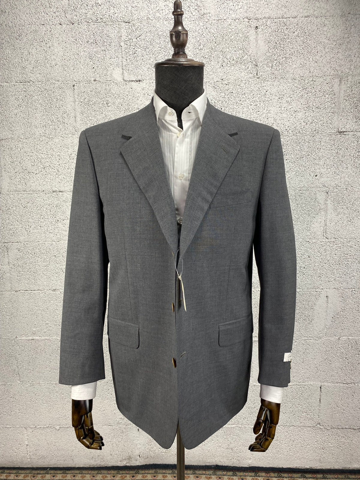 Giacca Garrett's grigio mélange tre bottoni, vista frontale su manichino