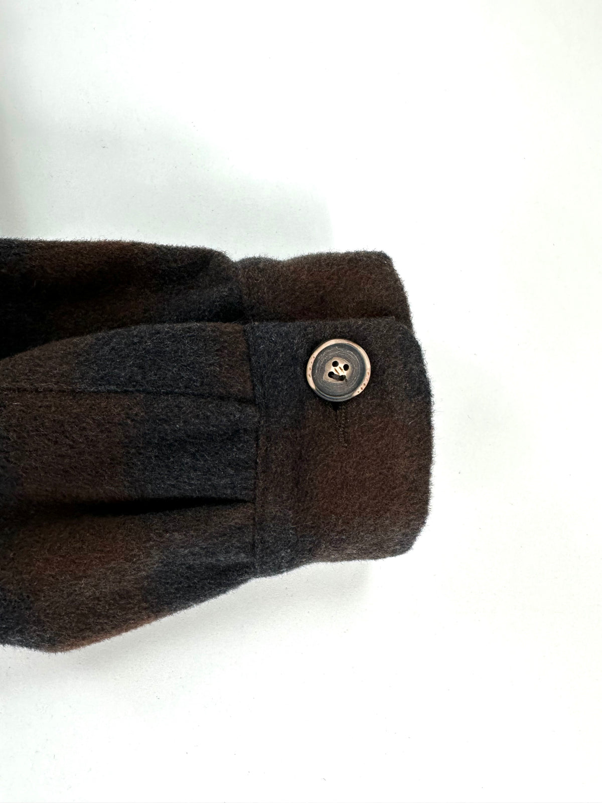 Polsino abbottonato della camicia giacca Millibar in lana cardata