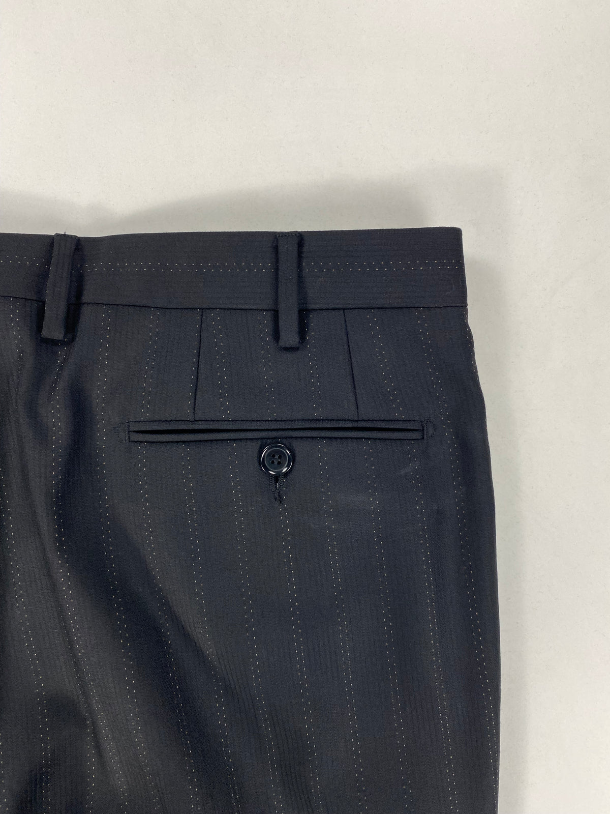 Dettaglio della vita posteriore del pantalone Pal Zileri