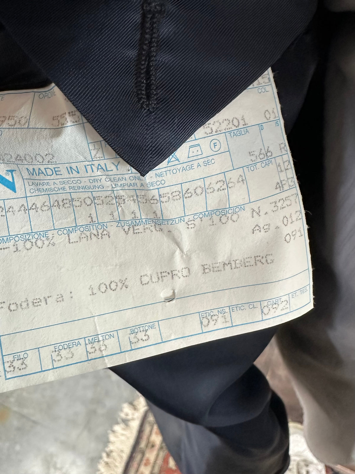 Aquascutum — etichetta composizione: 100% lana vergine, fodera cupro Bemberg — IlBotteghino