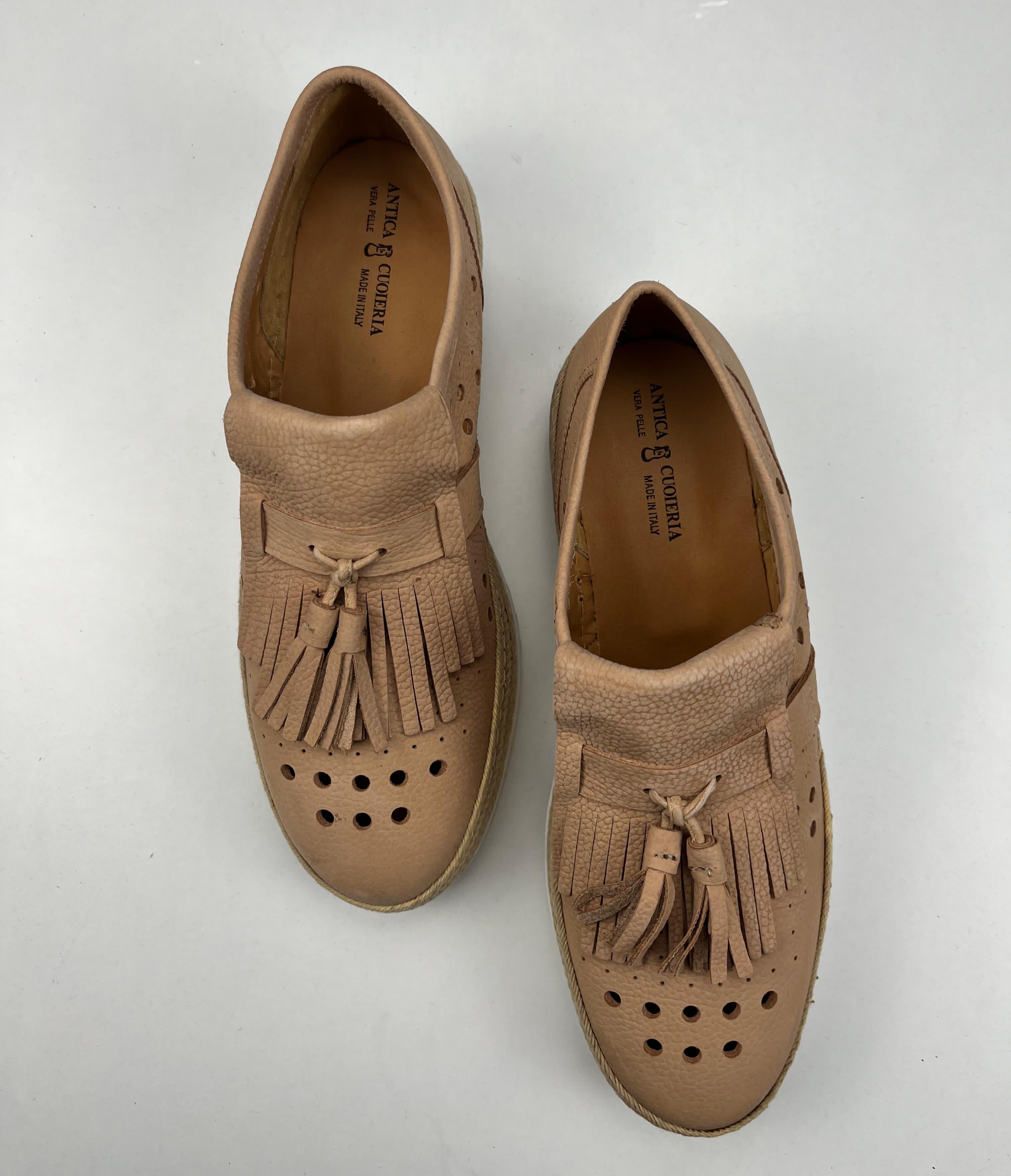 Antica Cuoieria scarpa beige — dettaglio fori — IlBotteghino