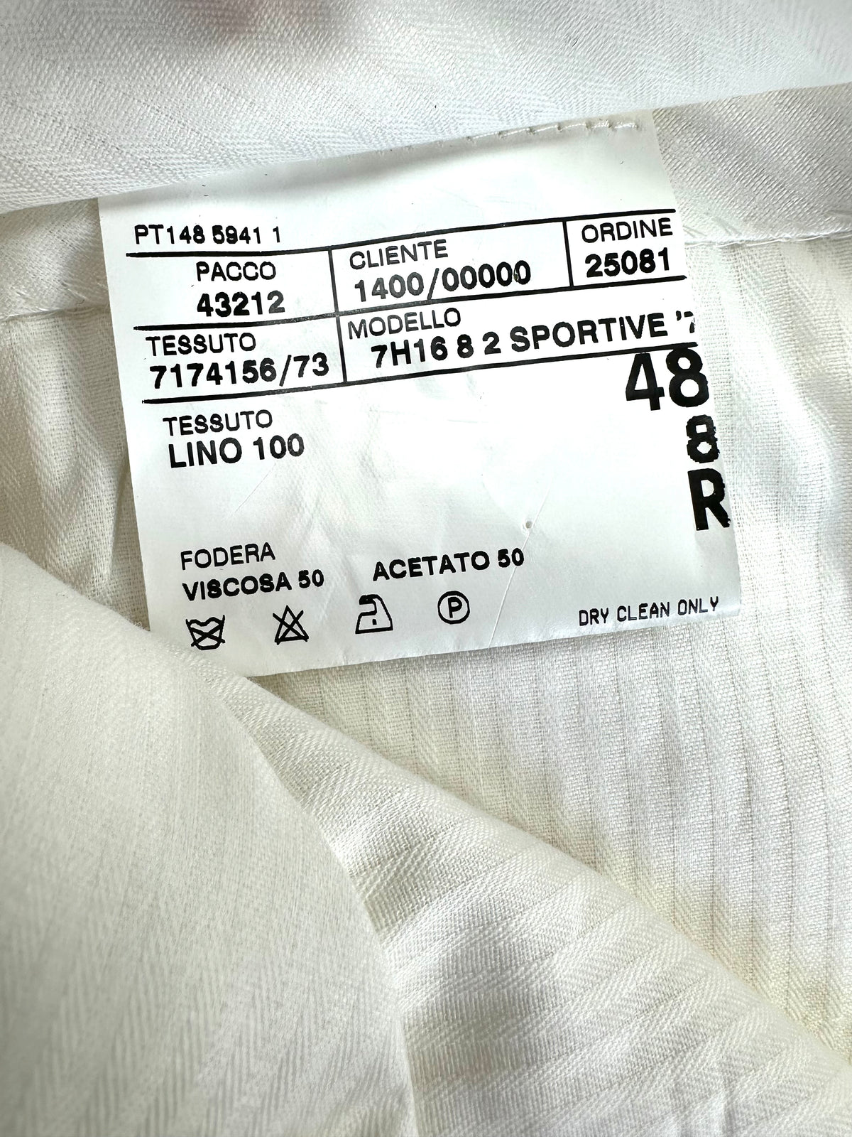 Etichetta interna del pantalone: tessuto lino 100, fodera viscosa e acetato, taglia 48 drop 8 statura R