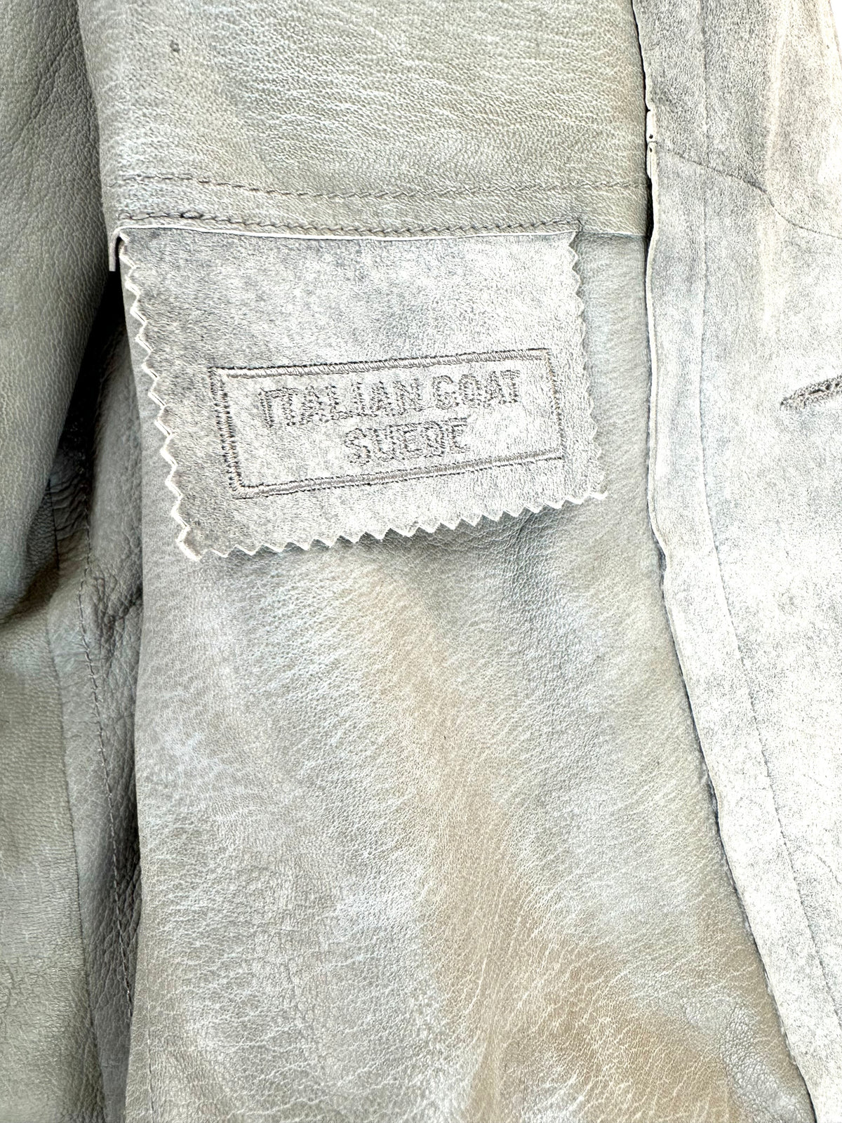 Etichetta interna Italian Goat Suede cucita nella giacca Hugo Boss