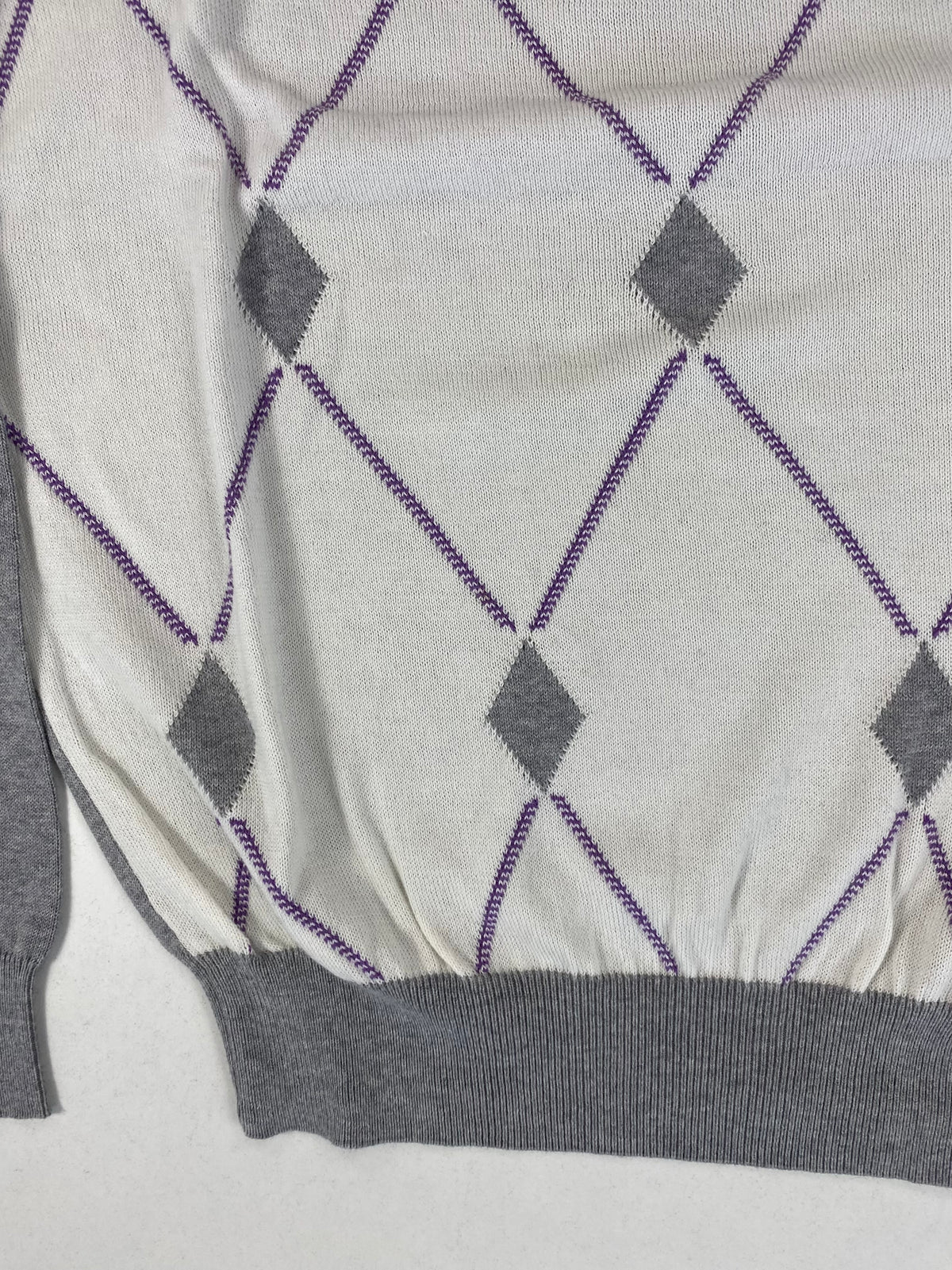 25 Roadfield St. Maglione Collo a V a Rombi Argyle Grigio Panna Viola in Cotone – foto 5 di 9
