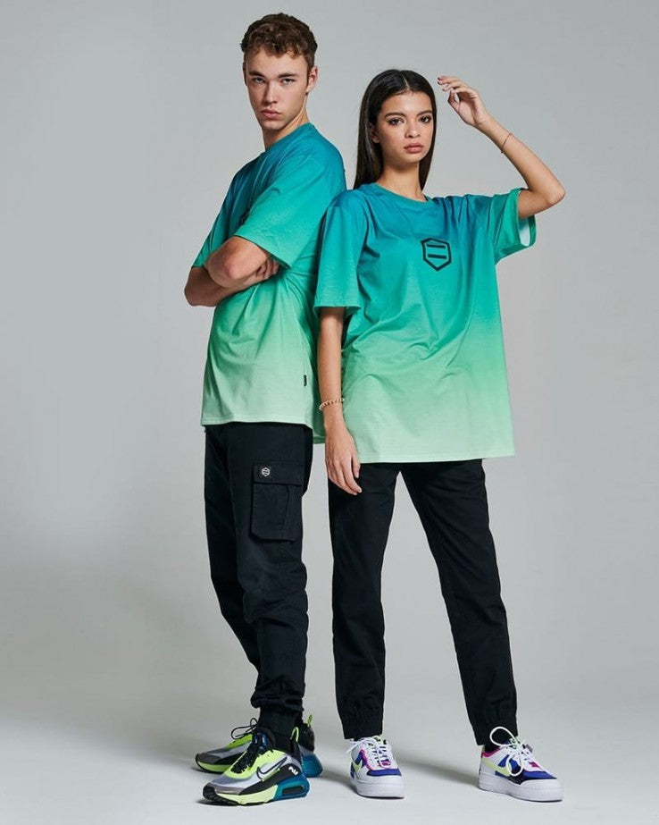 Dolly Noire t-shirt Gradient Logo verde — dettaglio logo esagonale — IlBotteghino