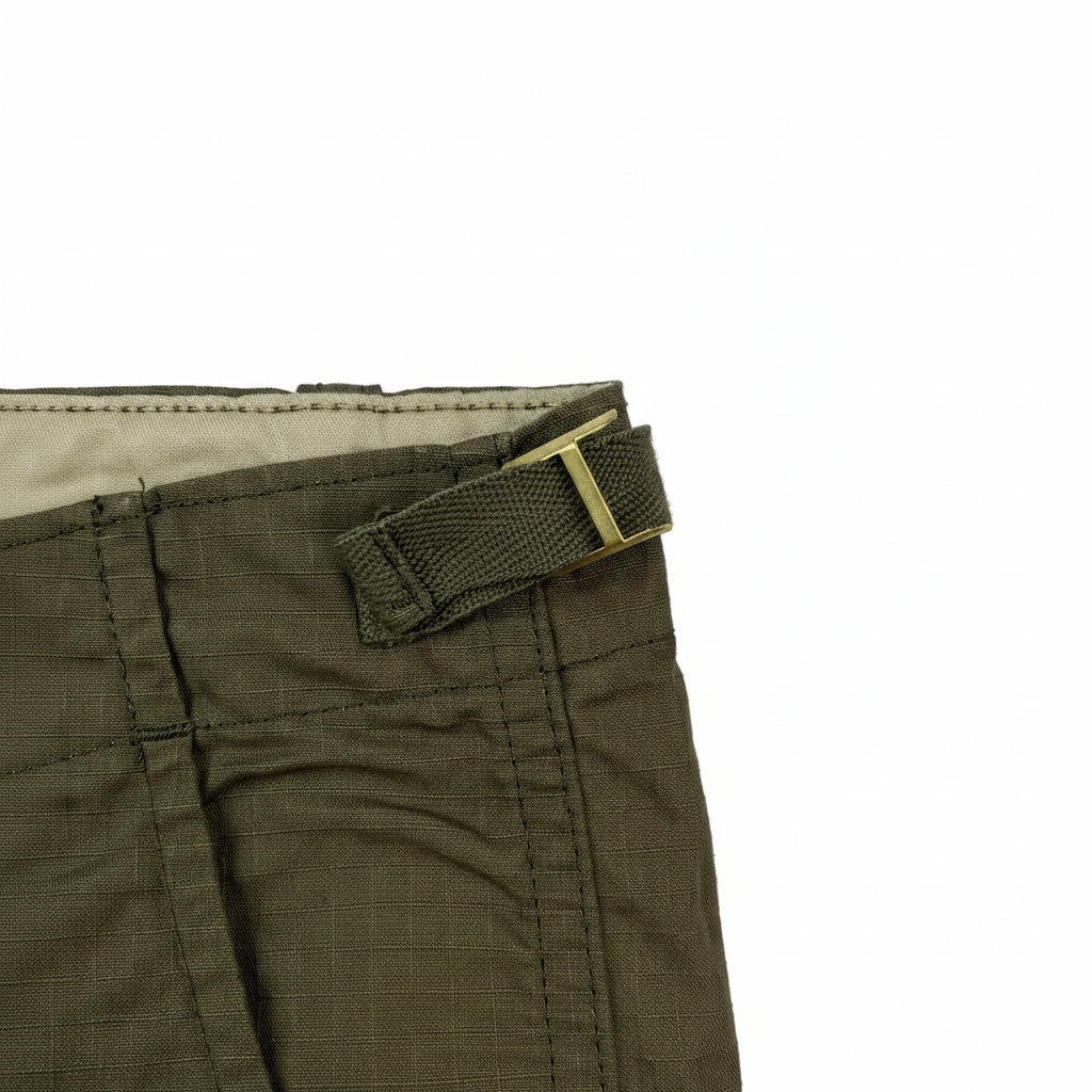 Carhartt Aviation short verde — dettaglio logo — IlBotteghino