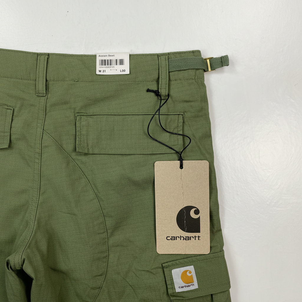 Carhartt Aviation short — dettaglio logo — IlBotteghino