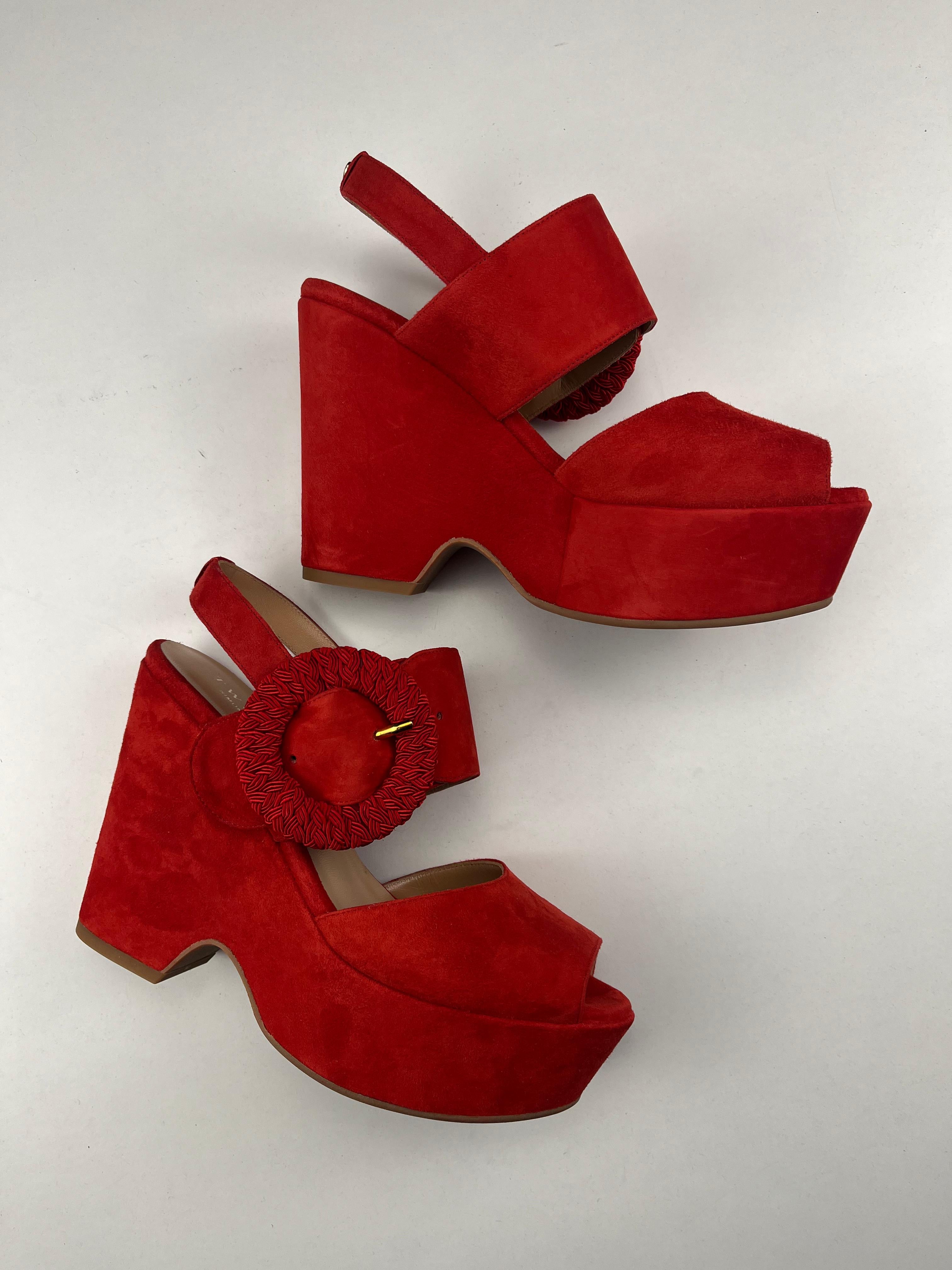 Scarpa Twin Set con zeppa rossa e fiore laterale, taglie EU 36-40 — IlBotteghino