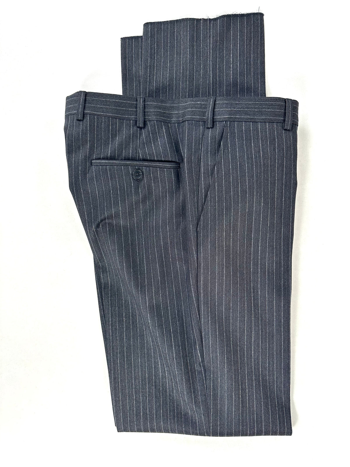 Parte alta del pantalone gessato con passanti in vita e tasca posteriore a filetto
