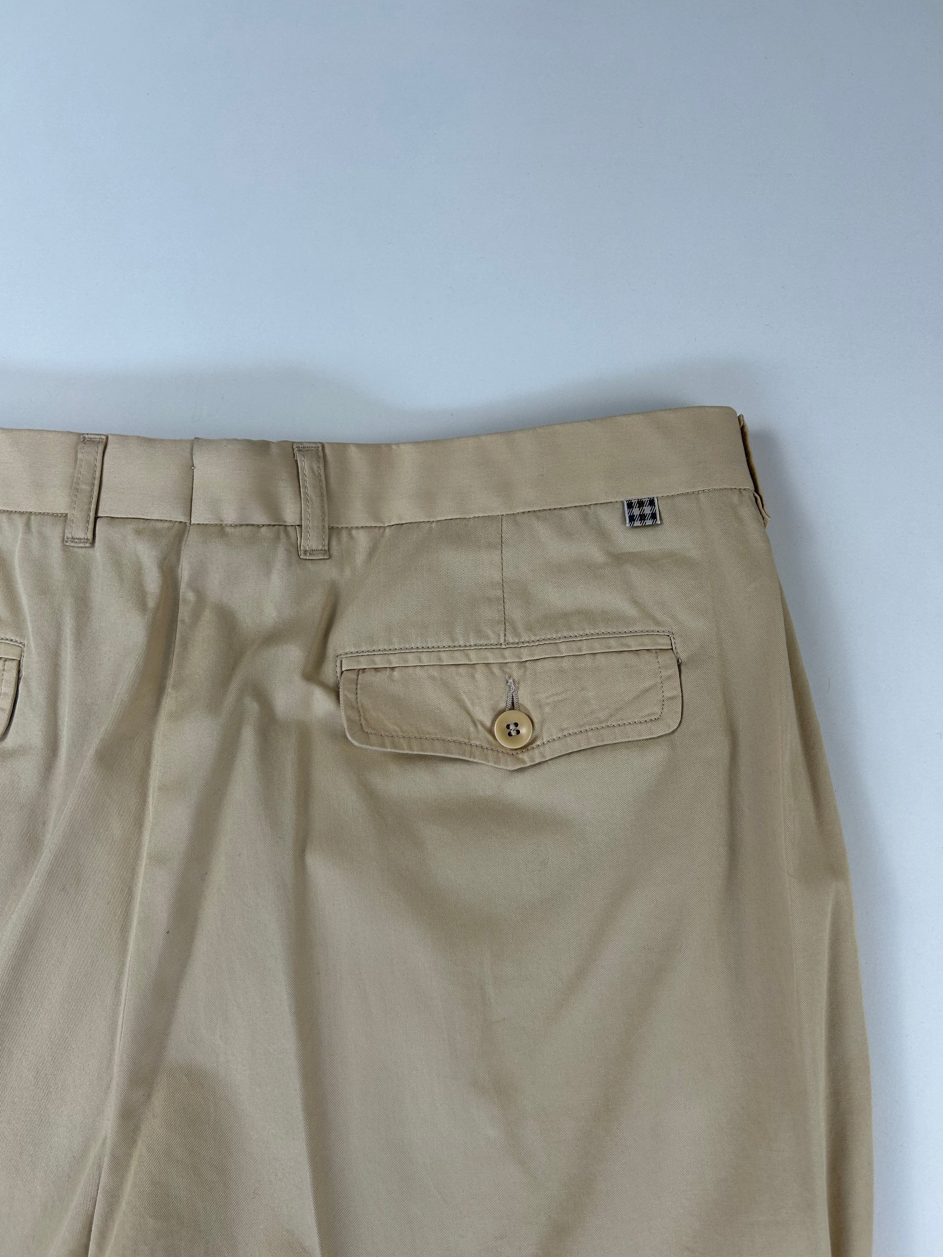 Aquascutum pantalone beige — dettaglio tasca posteriore — IlBotteghino
