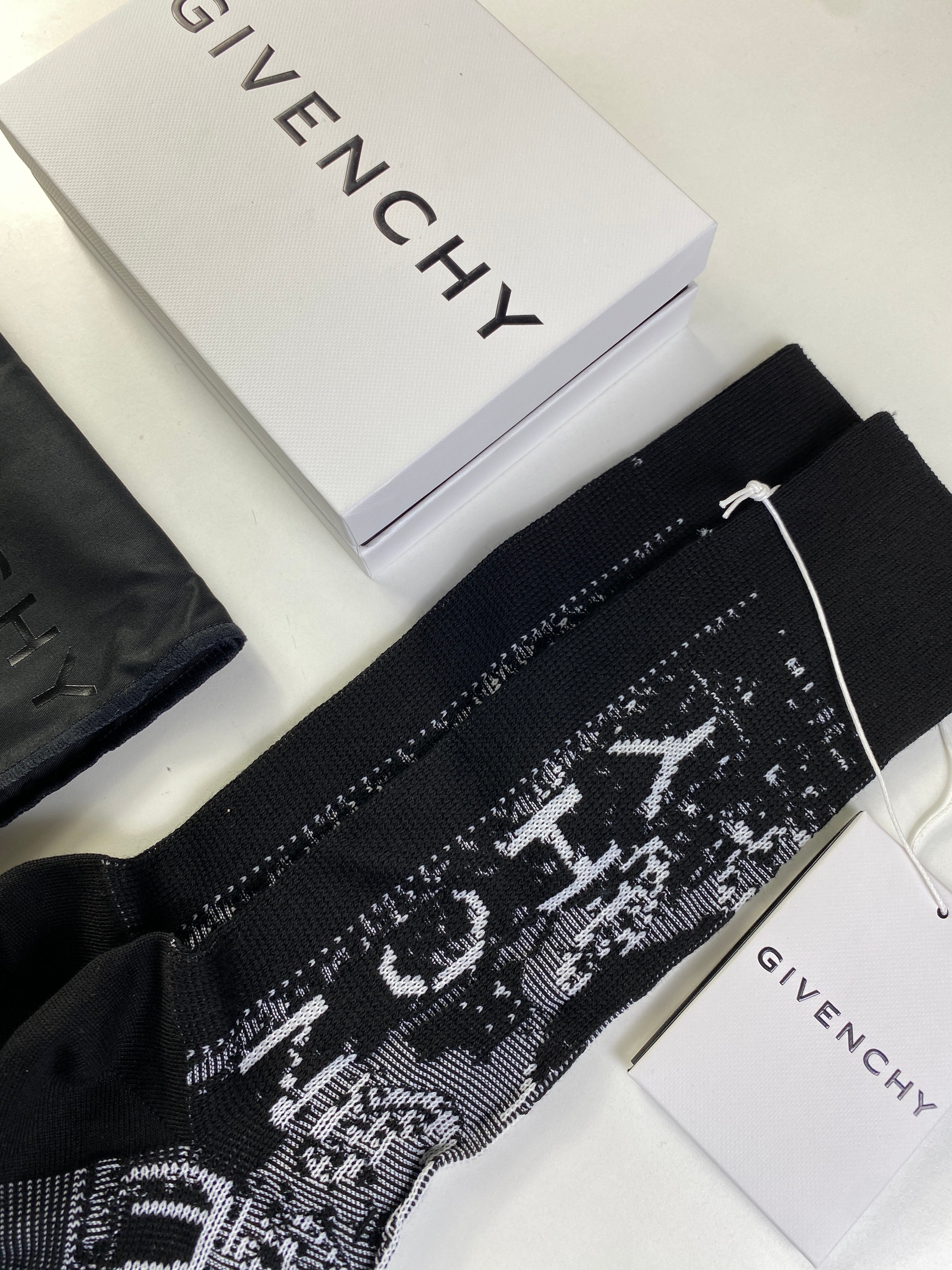 Givenchy calzetto nero — dettaglio confezione — IlBotteghino