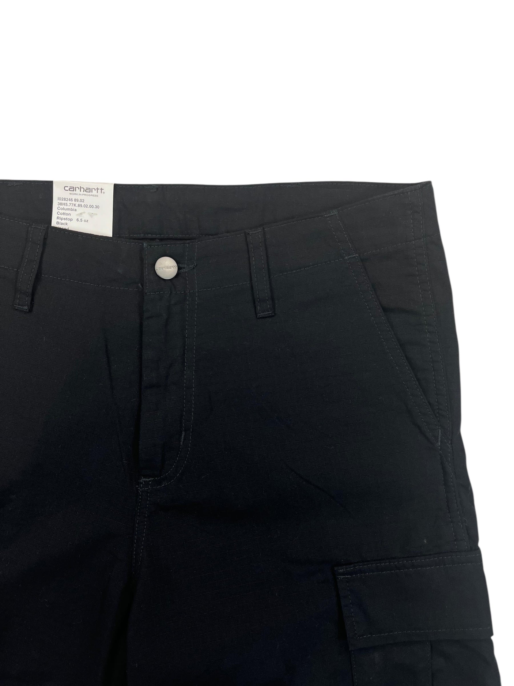 Carhartt cargo short nero — dettaglio tasche — IlBotteghino