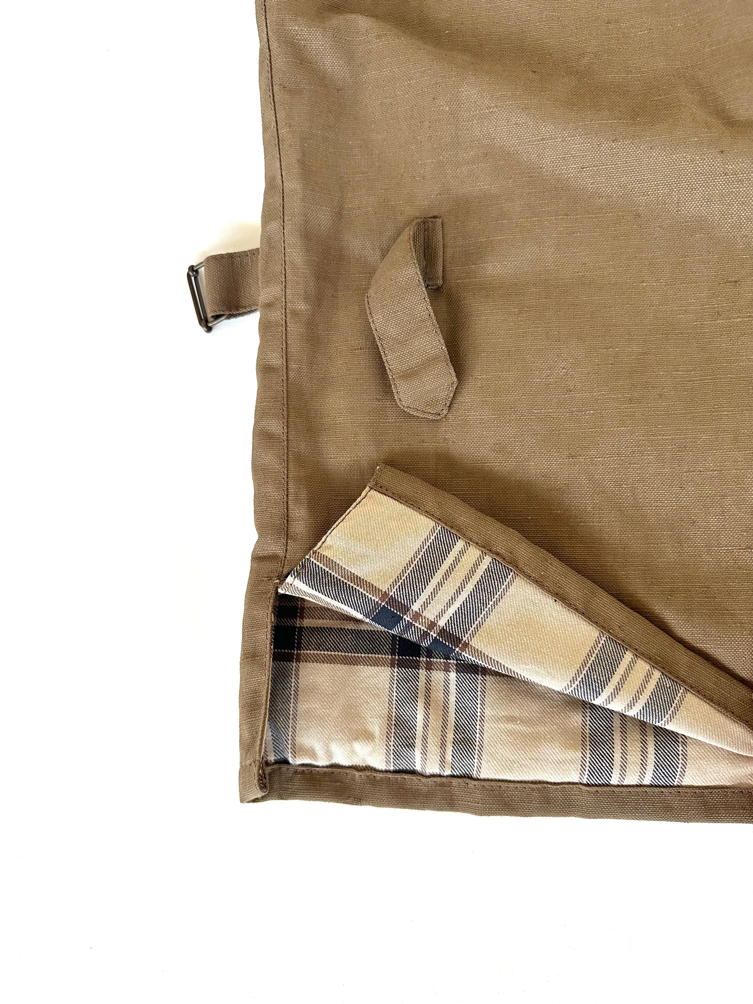 Dettaglio girocollo, gilet smanicato Belstaff
