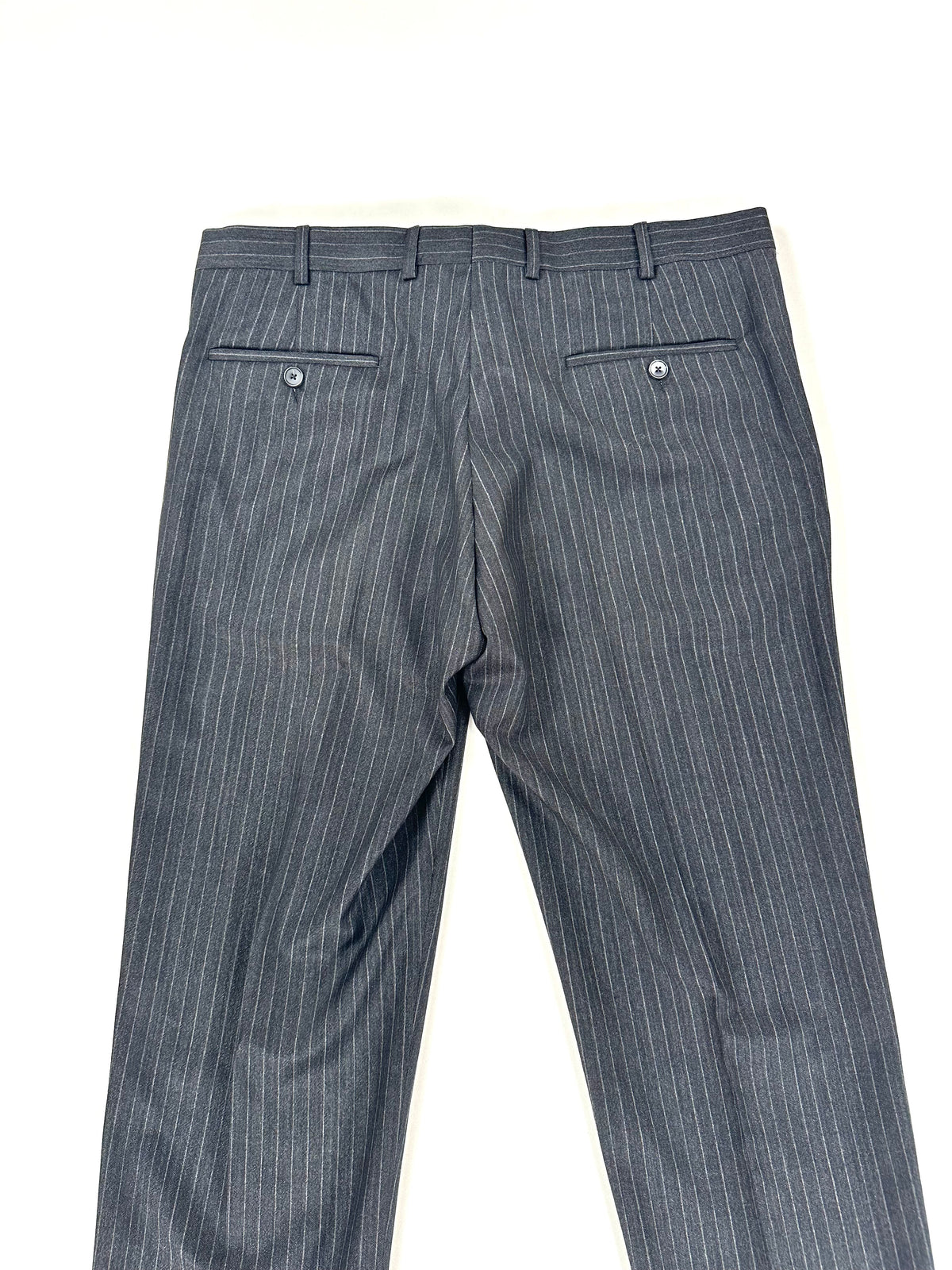 Retro del pantalone coordinato con le due tasche posteriori