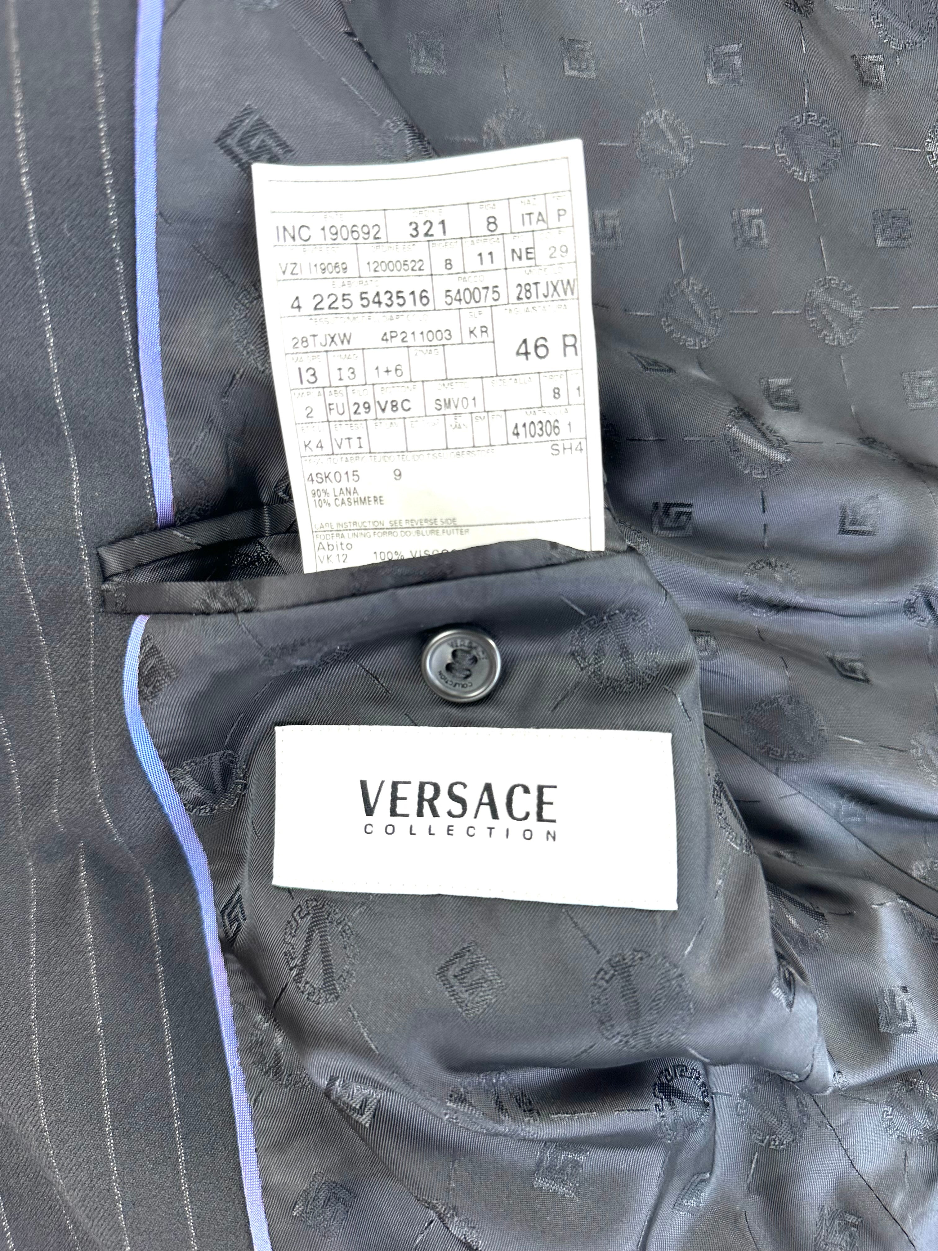 Etichetta Versace Collection cucita all'interno della giacca