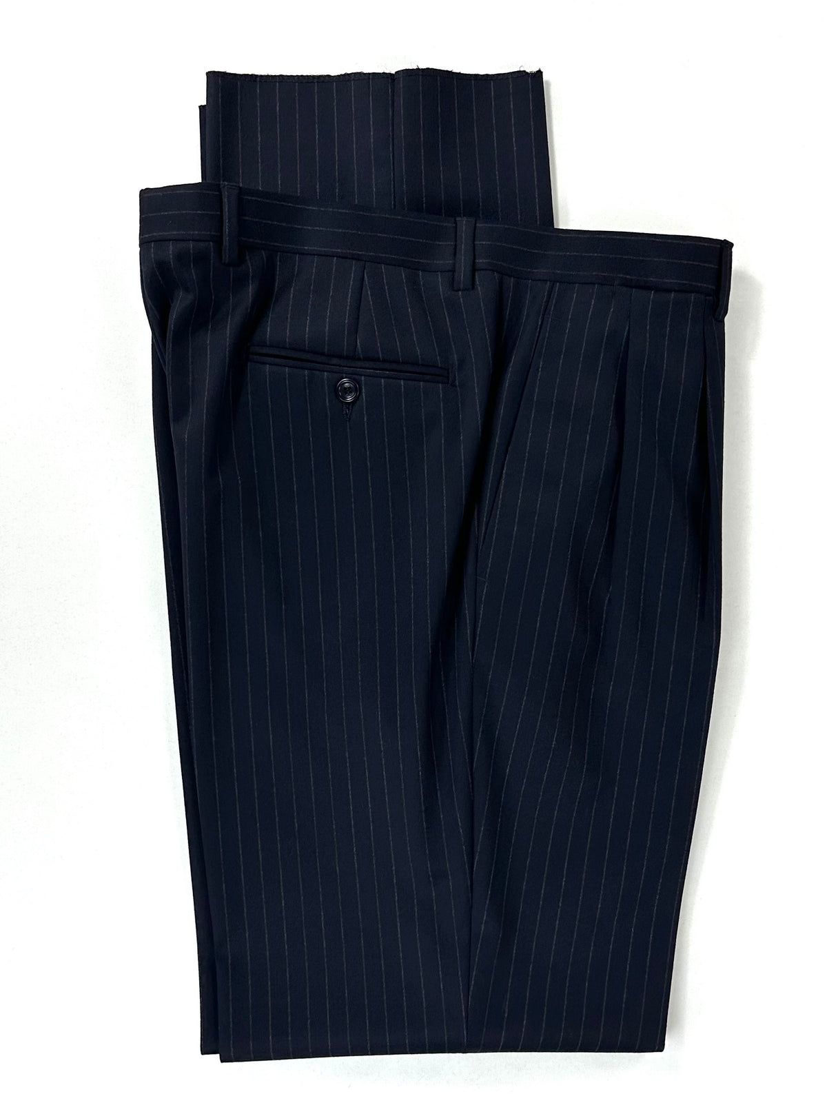 Pantalone Garrett's gessato piegato con tasca posteriore a filetto e bottone