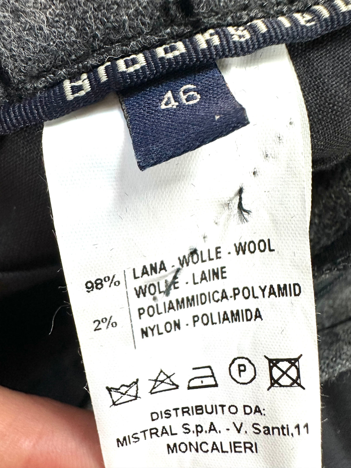 Etichetta interna del pantalone Brooksfield: taglia 46, 98% lana, 2% poliammide