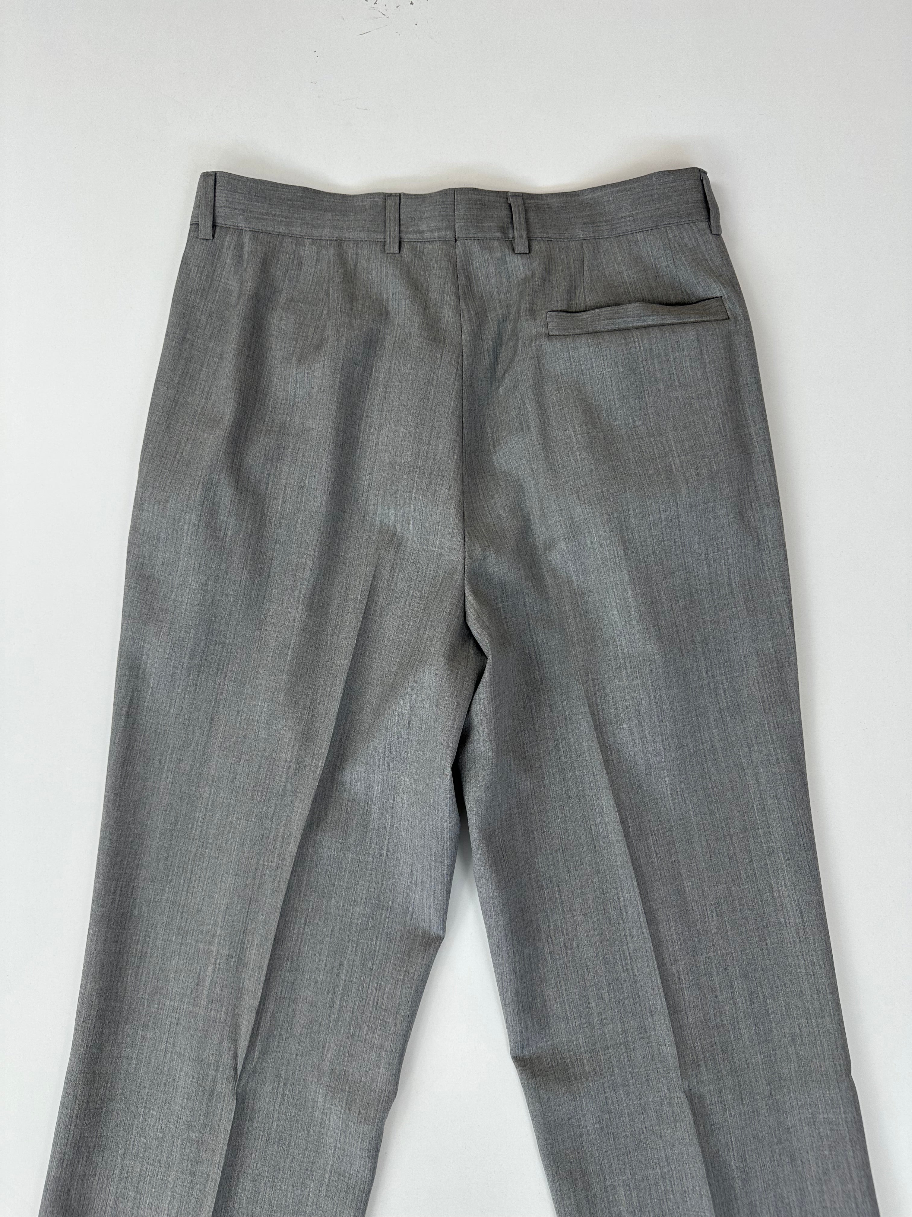 Abito Gianni Versace grigio chiaro, dettaglio pinces pantalone