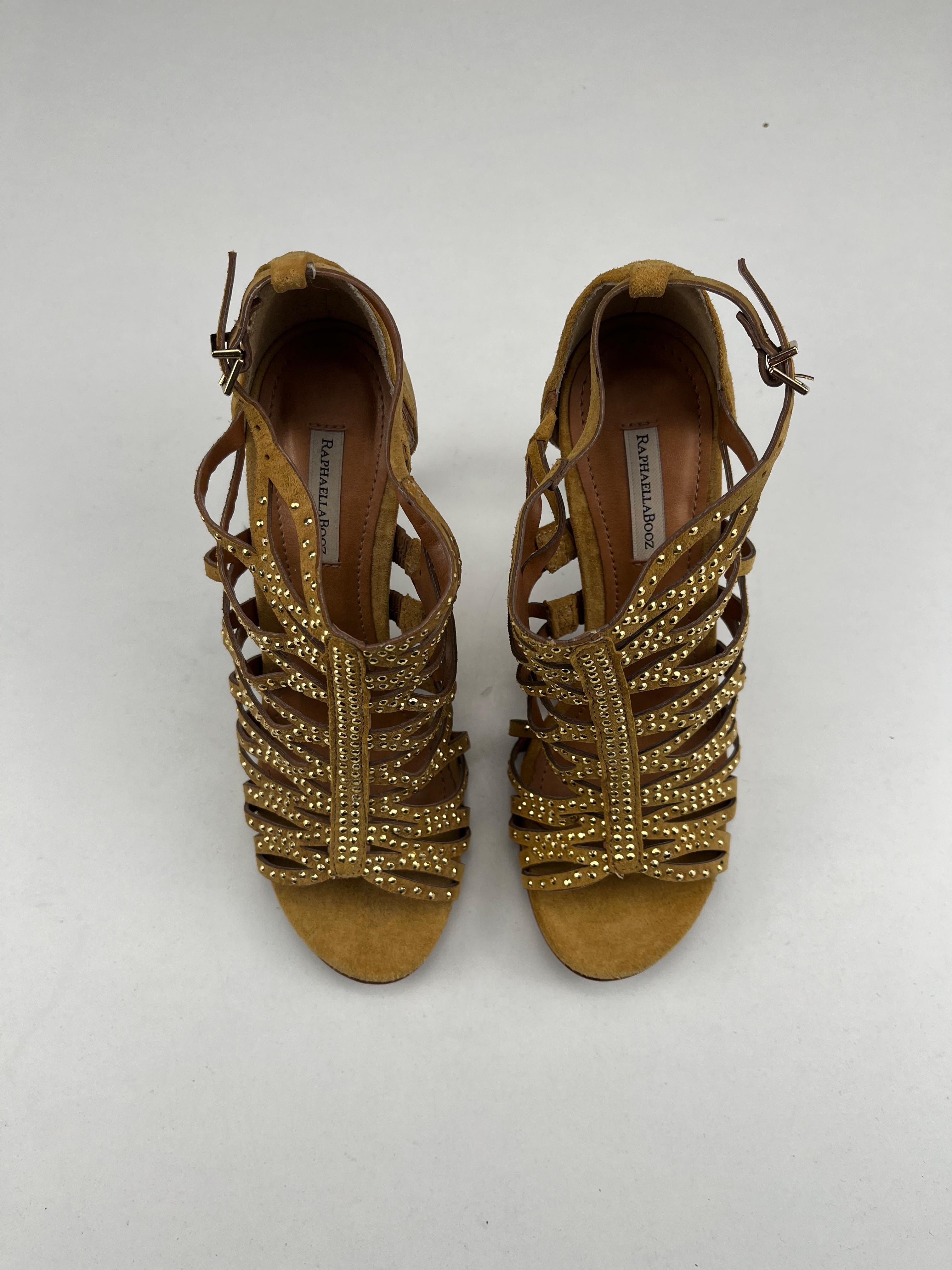 Raphaella Booz scarpa — camoscio ambra con borchie — IlBotteghino