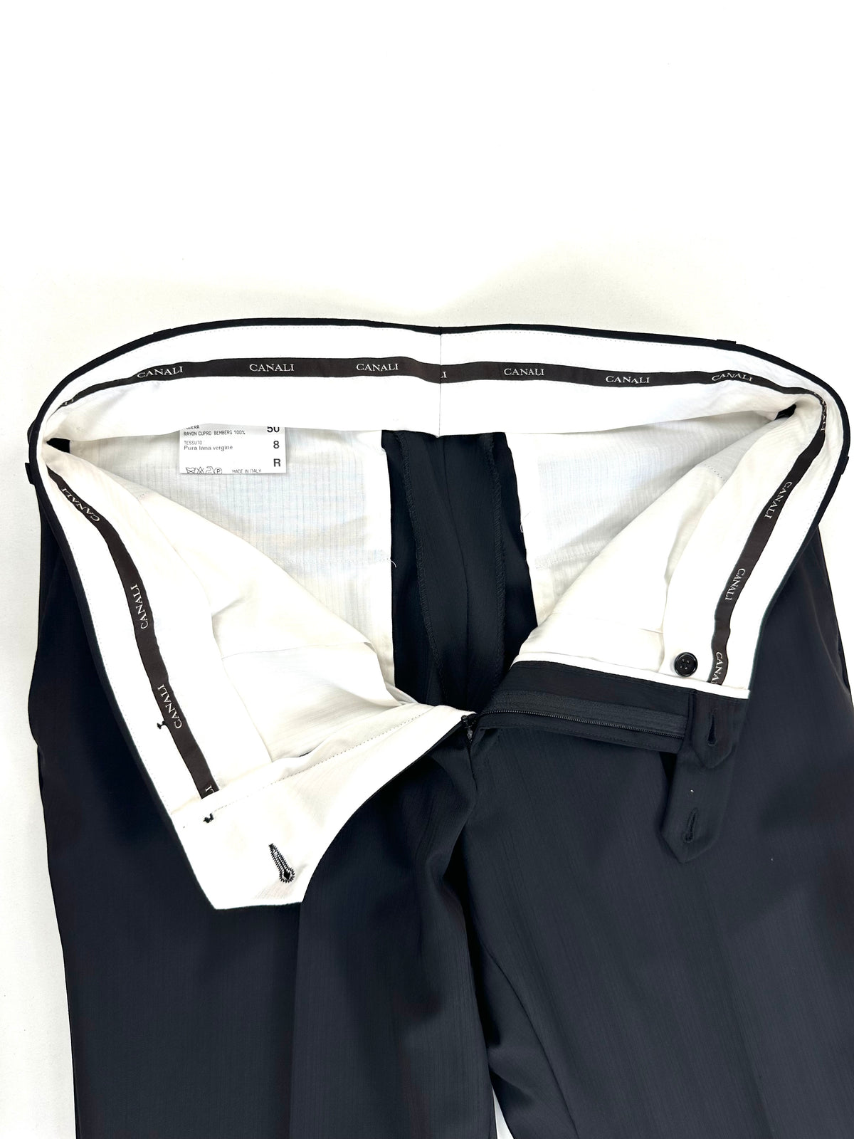 Interno della vita del pantalone Canali aperto, con fettuccia e finiture sartoriali