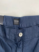 Pantalone Hugo Boss Maine blu, dettaglio rivetti metallici BOSS