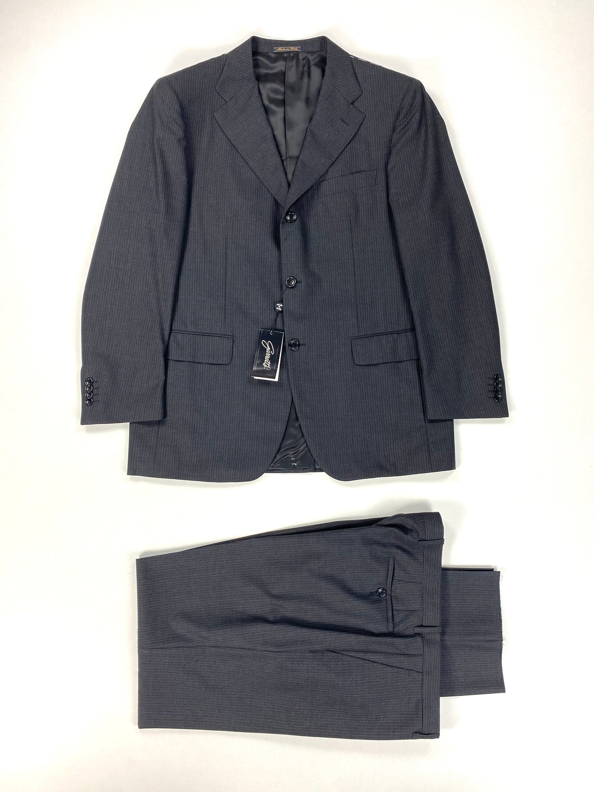 Completo Garrett's grigio antracite a gessato stretto Super 120's: giacca e pantalone con cartellino