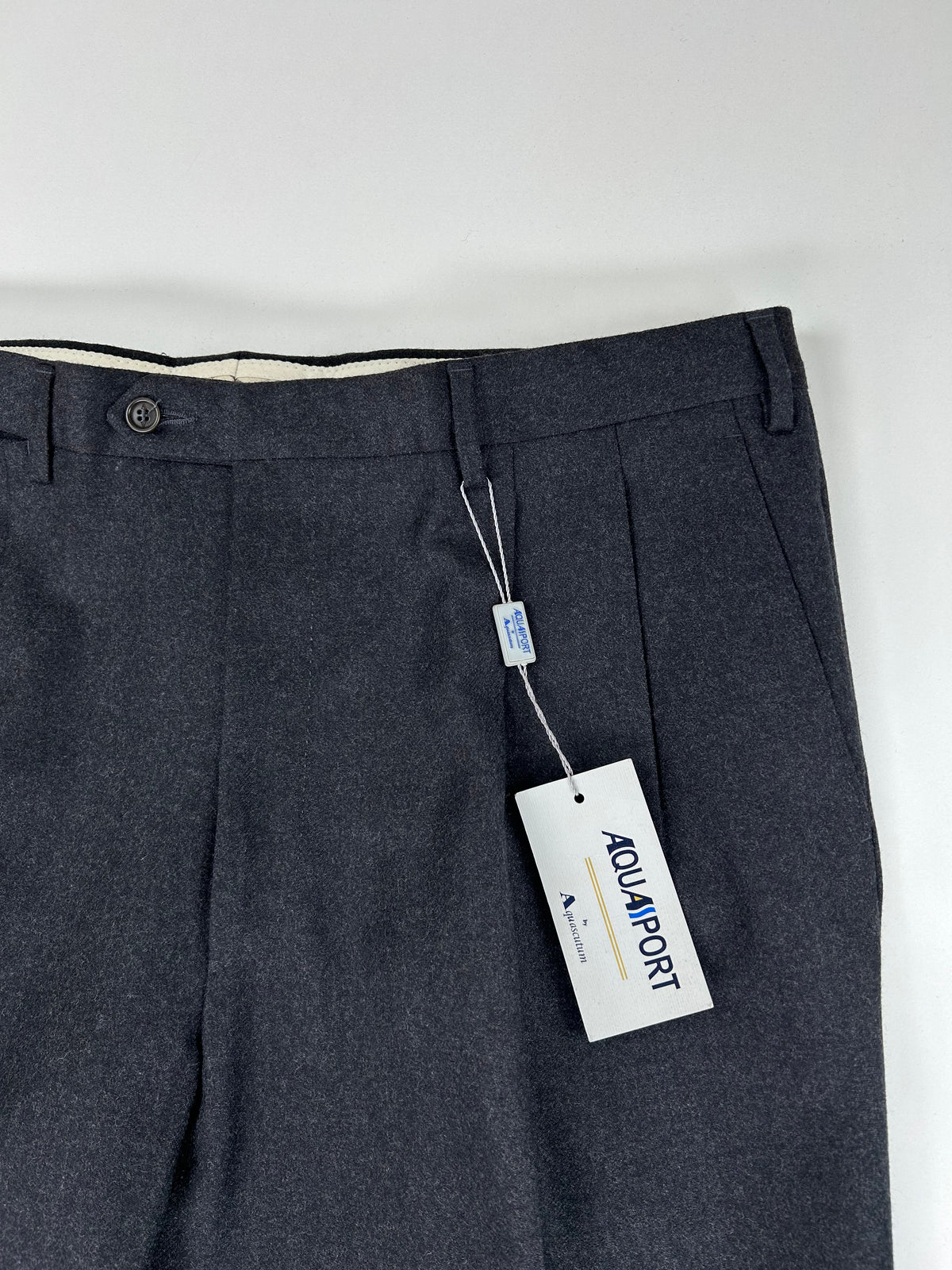 Aquascutum pantalone antracite — dettaglio tessuto — IlBotteghino