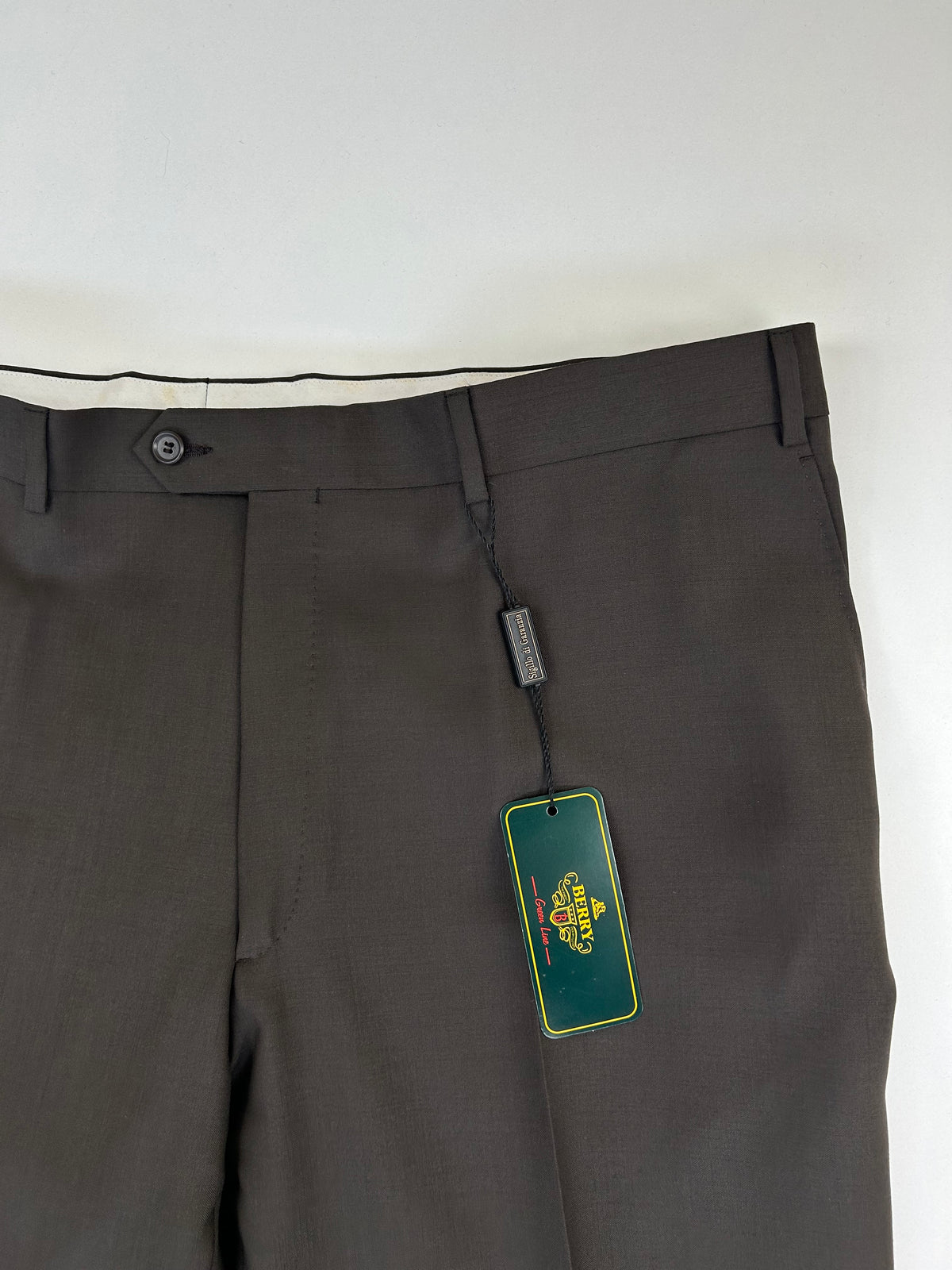 Berry pantalone marrone scuro — dettaglio tessuto — IlBotteghino