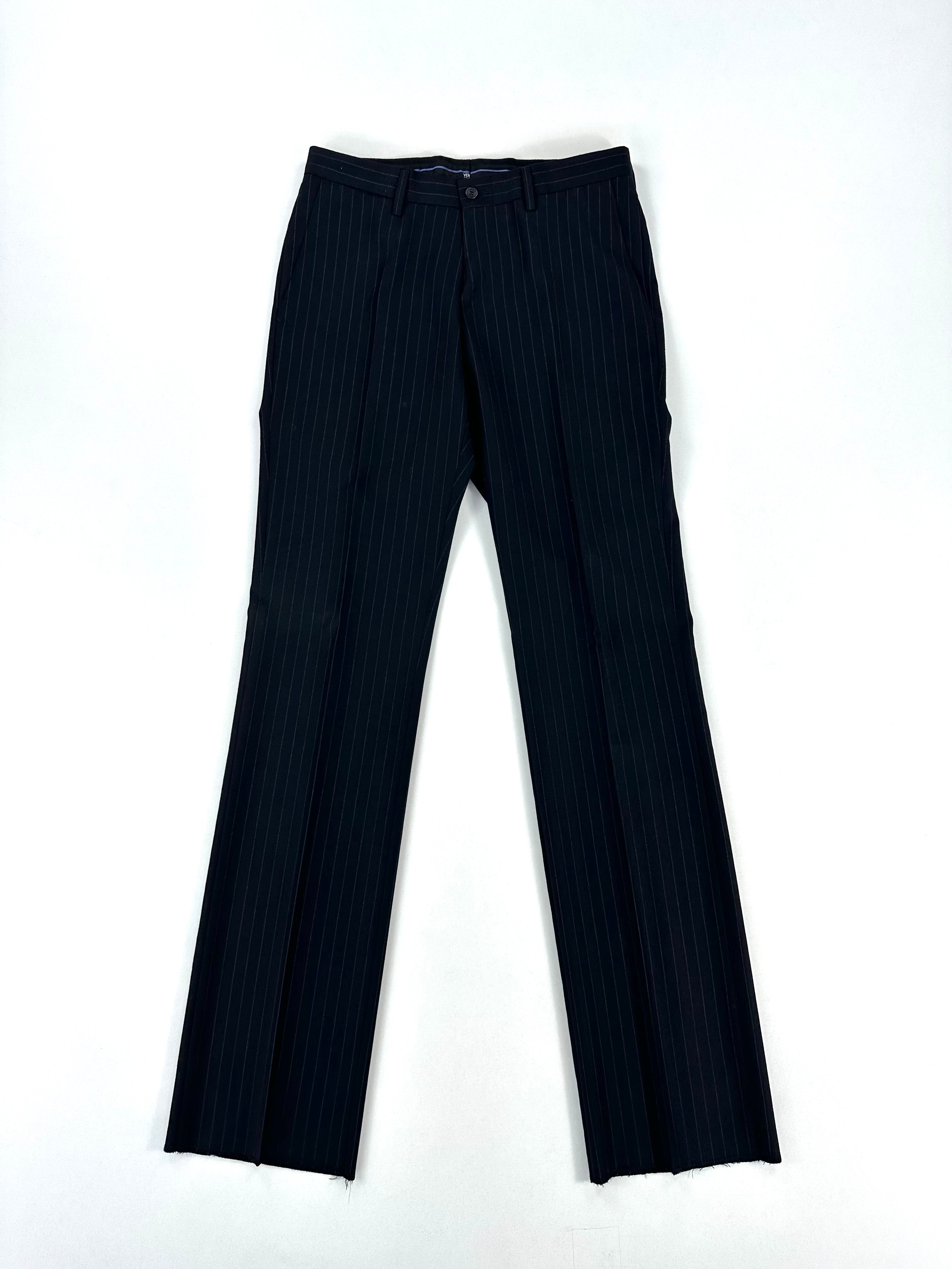 Dettaglio del tessuto gessato in lana e cashmere del completo Versace Collection